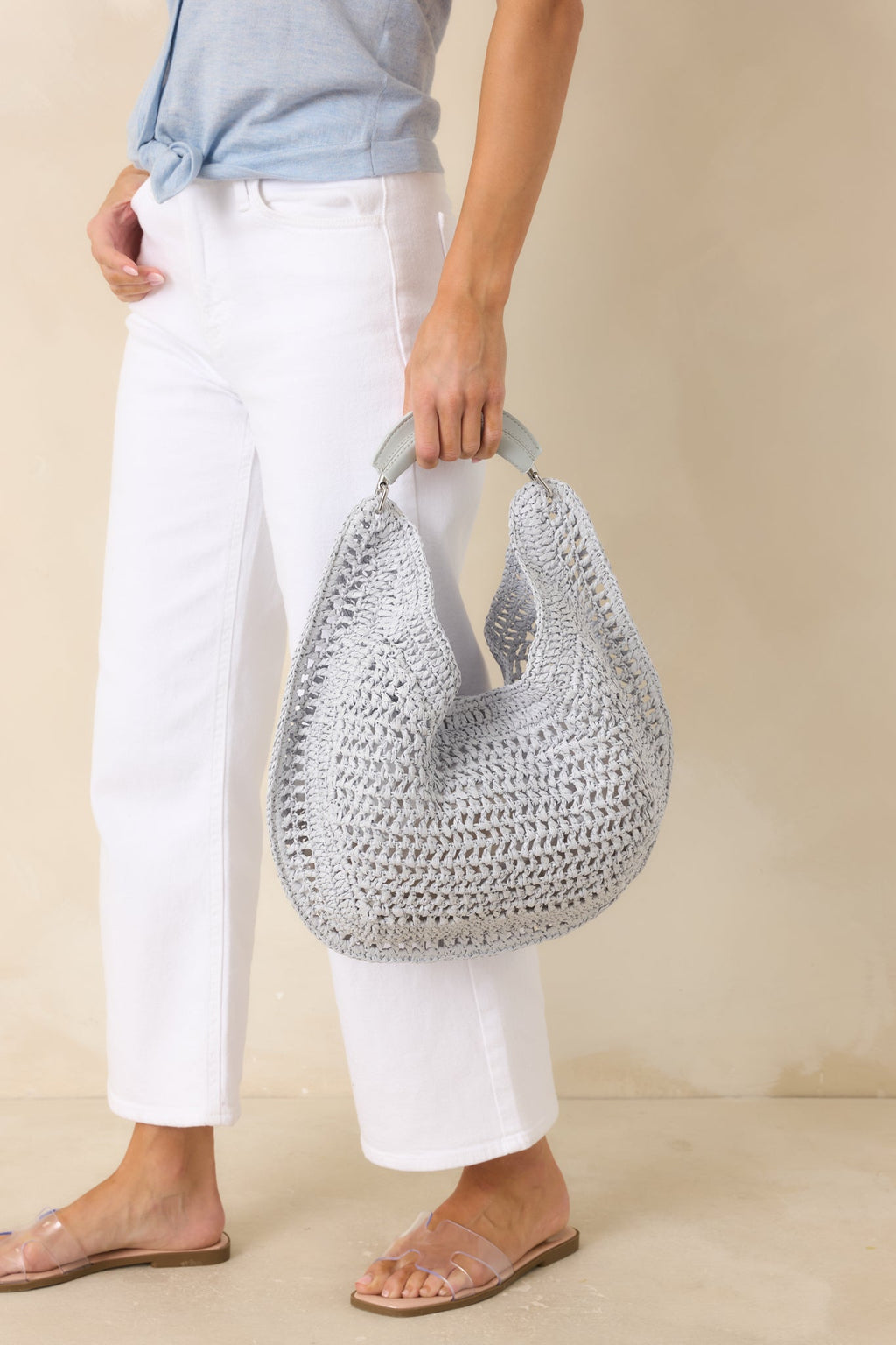 Bolso de hombro holgado tejido en azul claro
