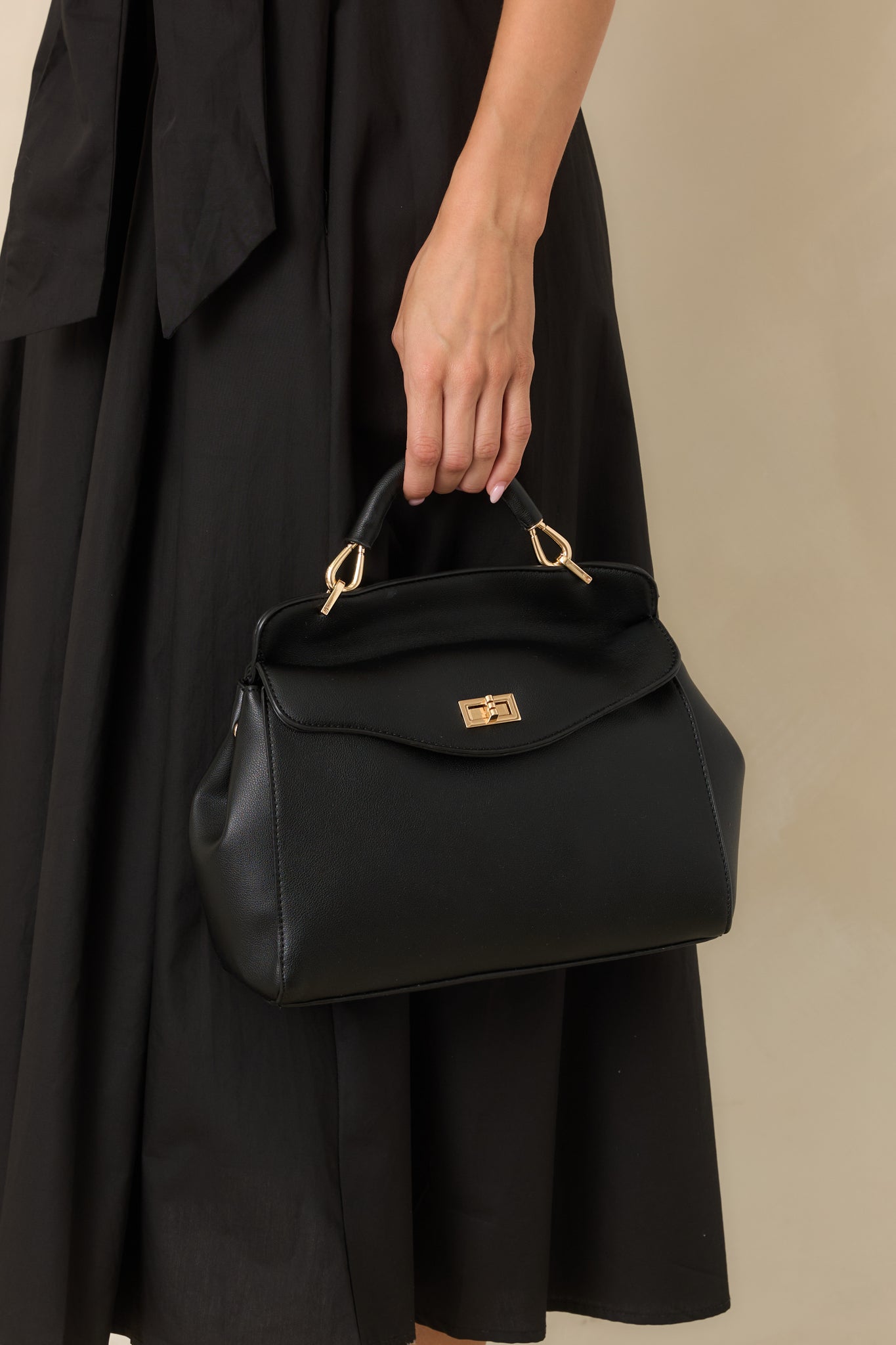 Bolso negro de polipiel