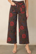 Pantalones marrones con estampado floral