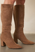 Botas elegantes hasta la rodilla de ante sintético color camel para salir