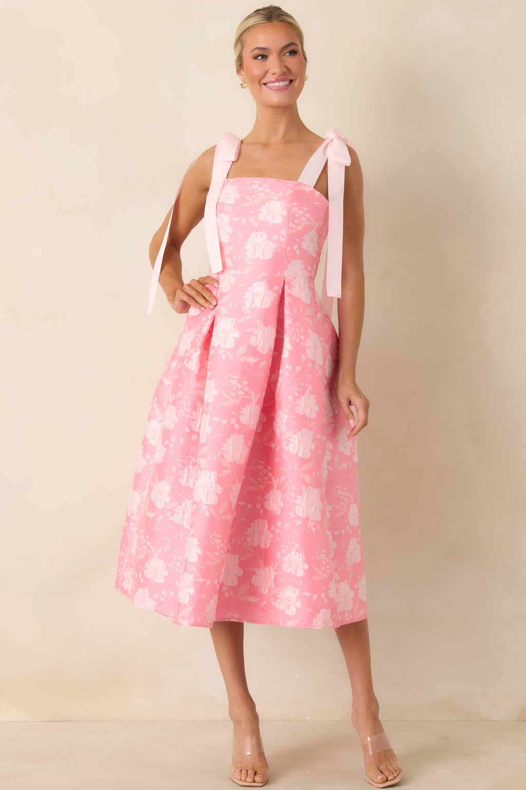 Vestido midi rosa de jacquard floral Sweet Disposition con tirantes de lazo