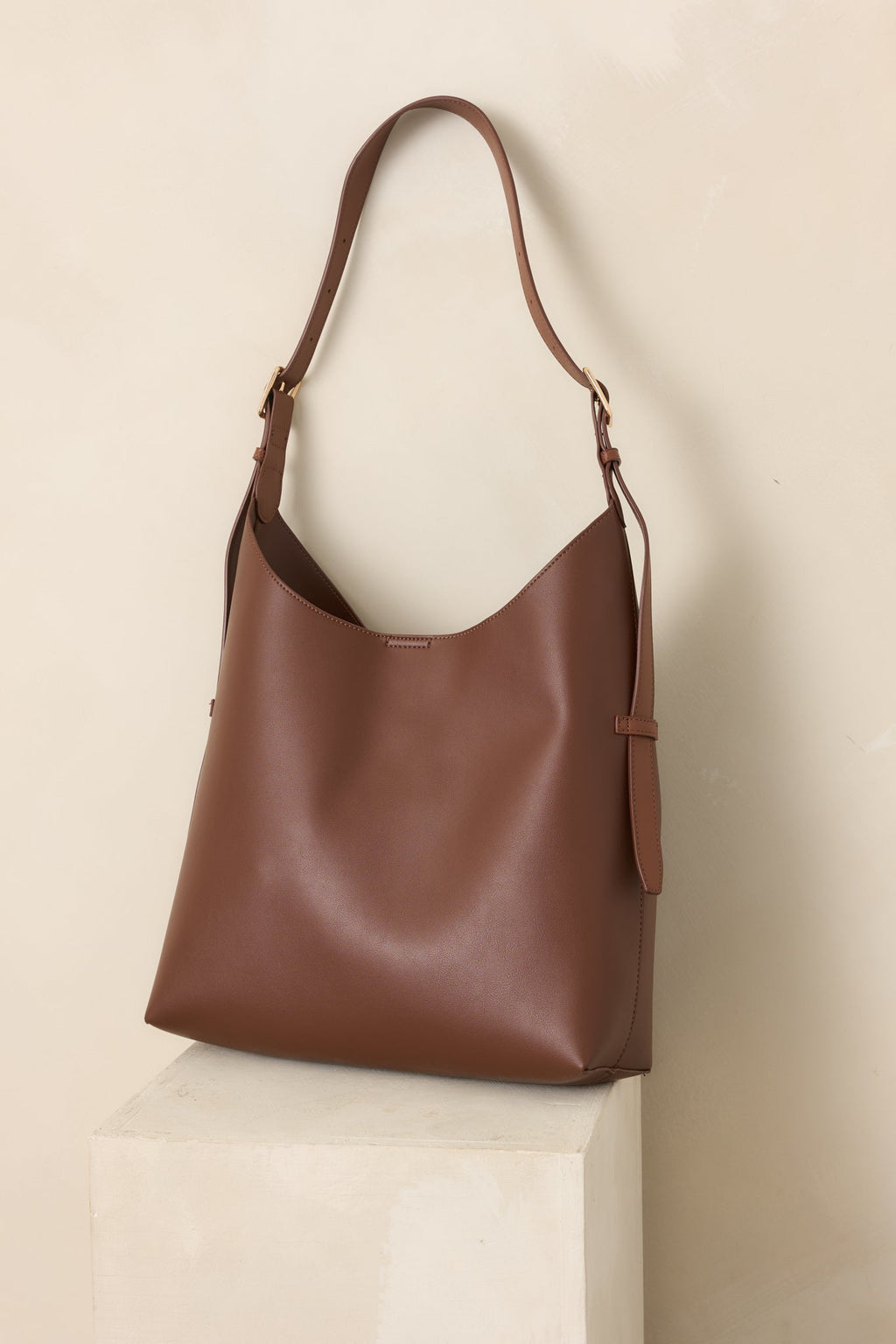 Bolso de hombro marrón chocolate