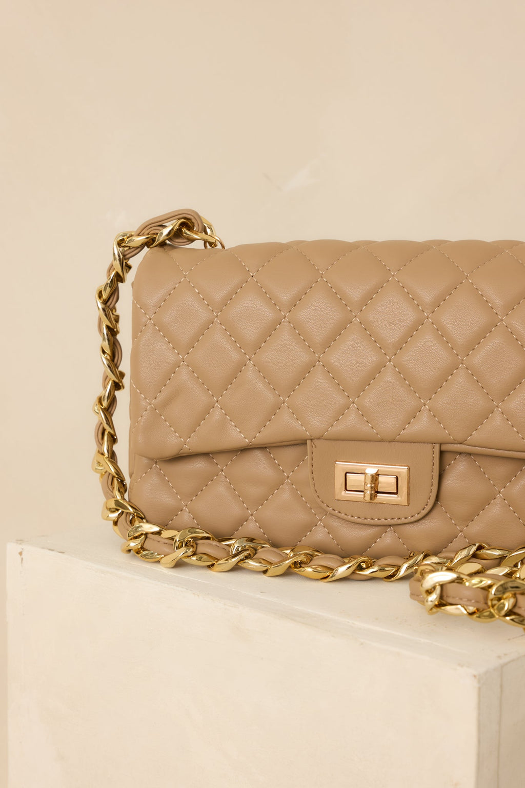 Bolso acolchado color tostado Innegable