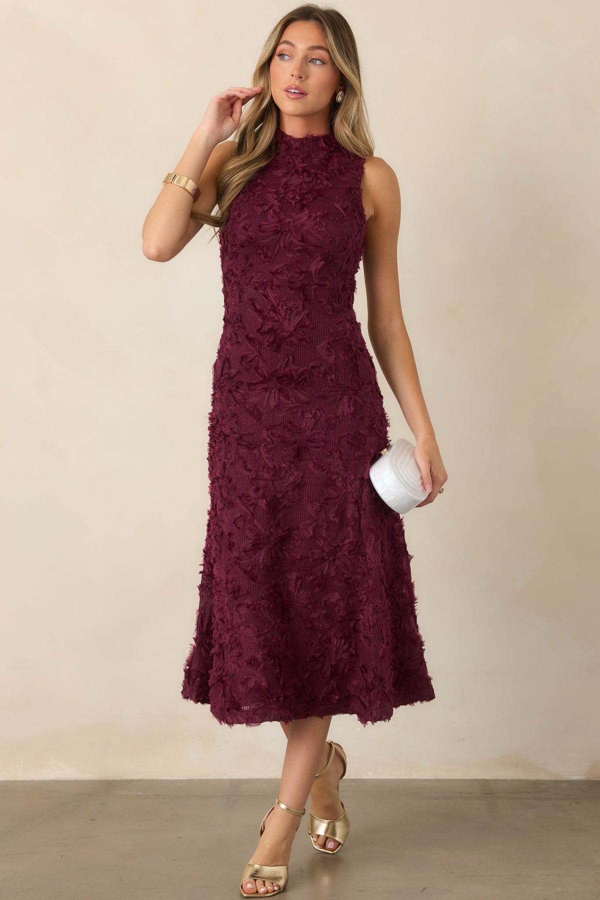 Vestido midi de punto color vino con estilo floral
