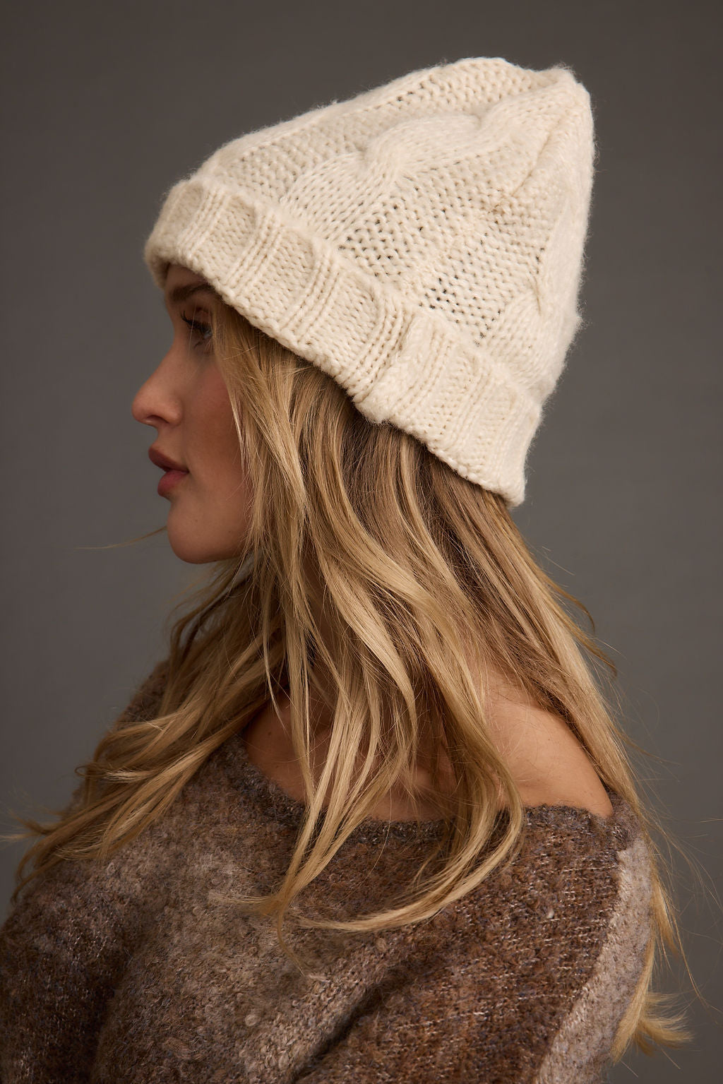 Gorro de punto crema