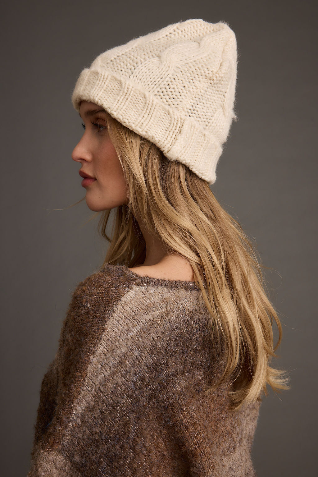 Gorro de punto crema