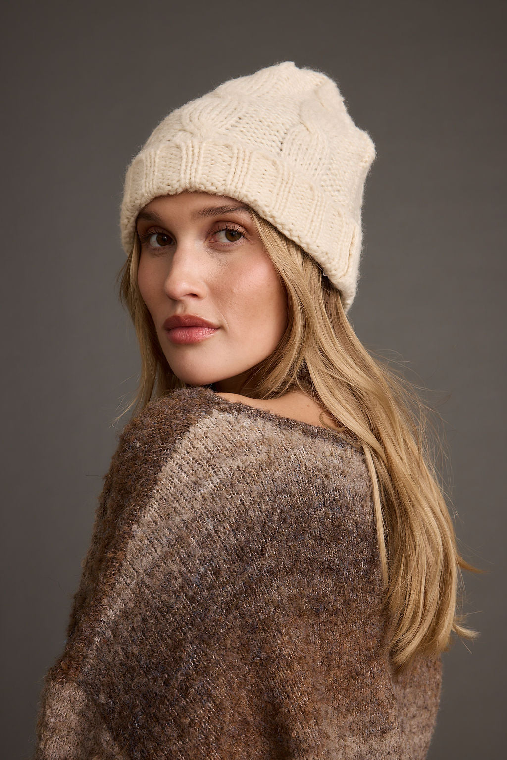 Gorro de punto crema