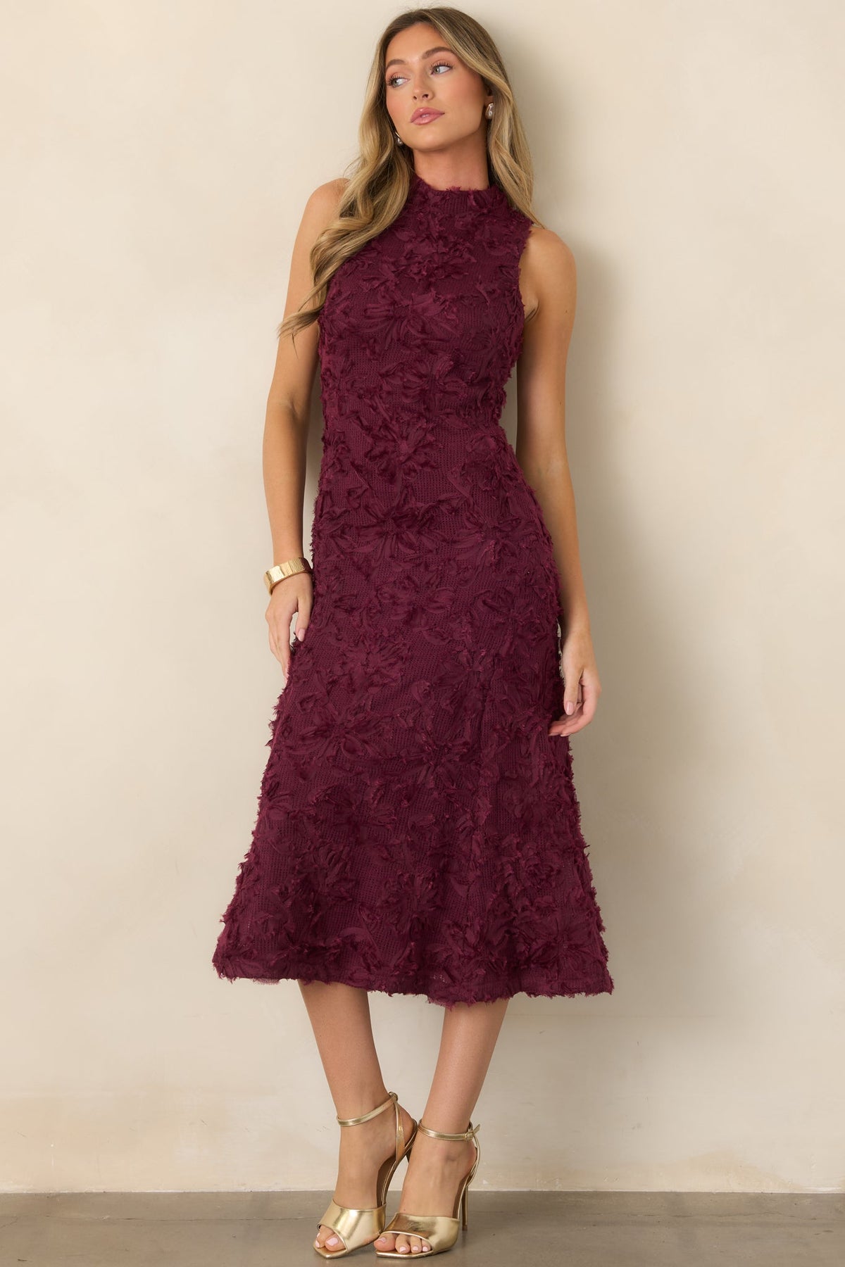 Vestido midi de punto color vino con estilo floral