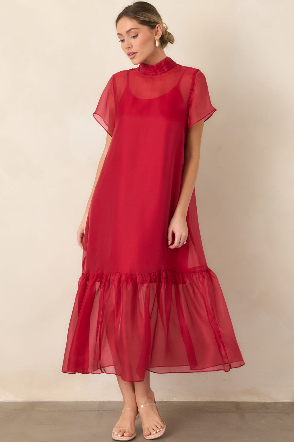 Elegante vestido largo de organza rojo