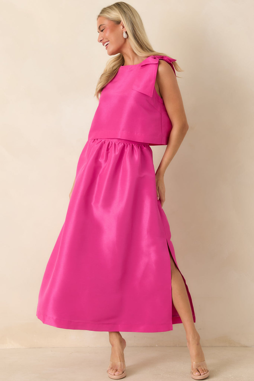 Camisa fucsia con detalle de lazo