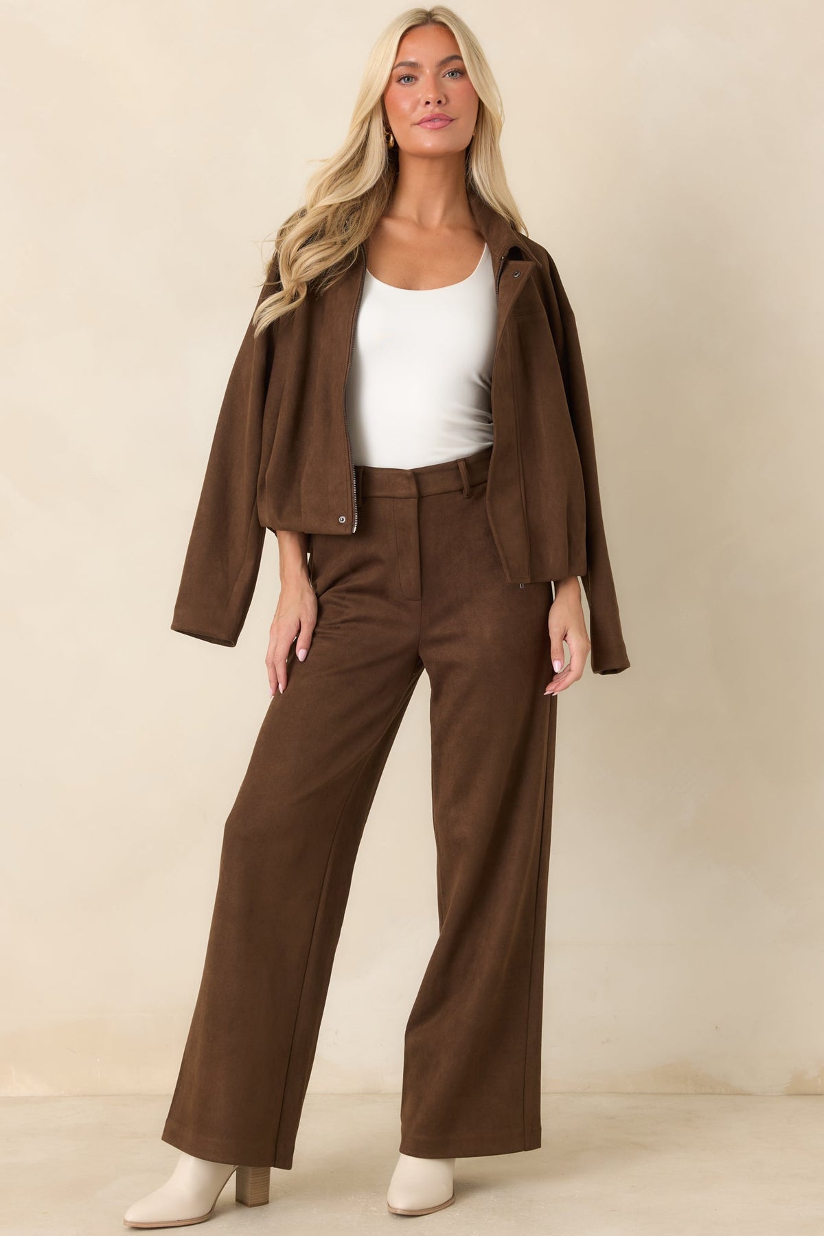 Pantalones marrones de pierna ancha