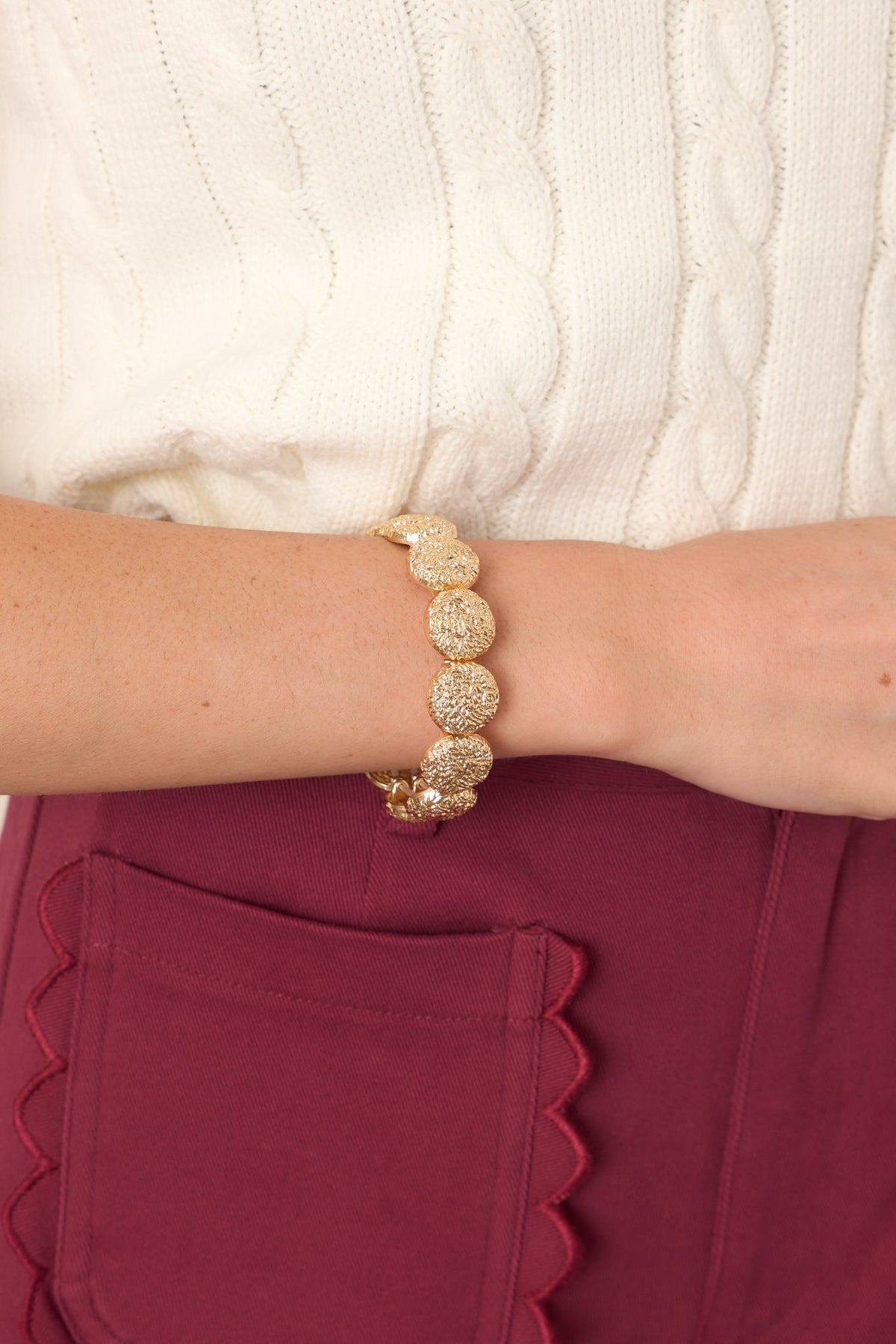 Pulsera elástica de disco dorado texturizado Ronda de aplausos