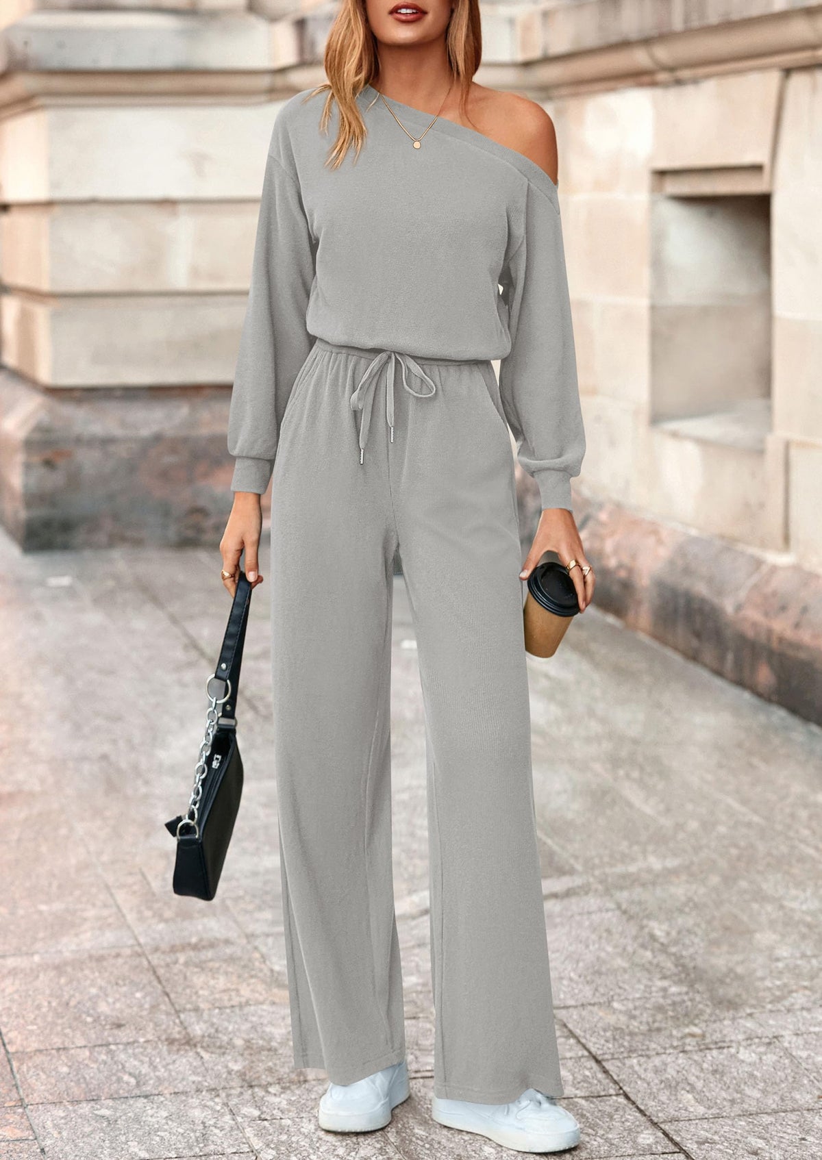 Mono de manga larga con hombros