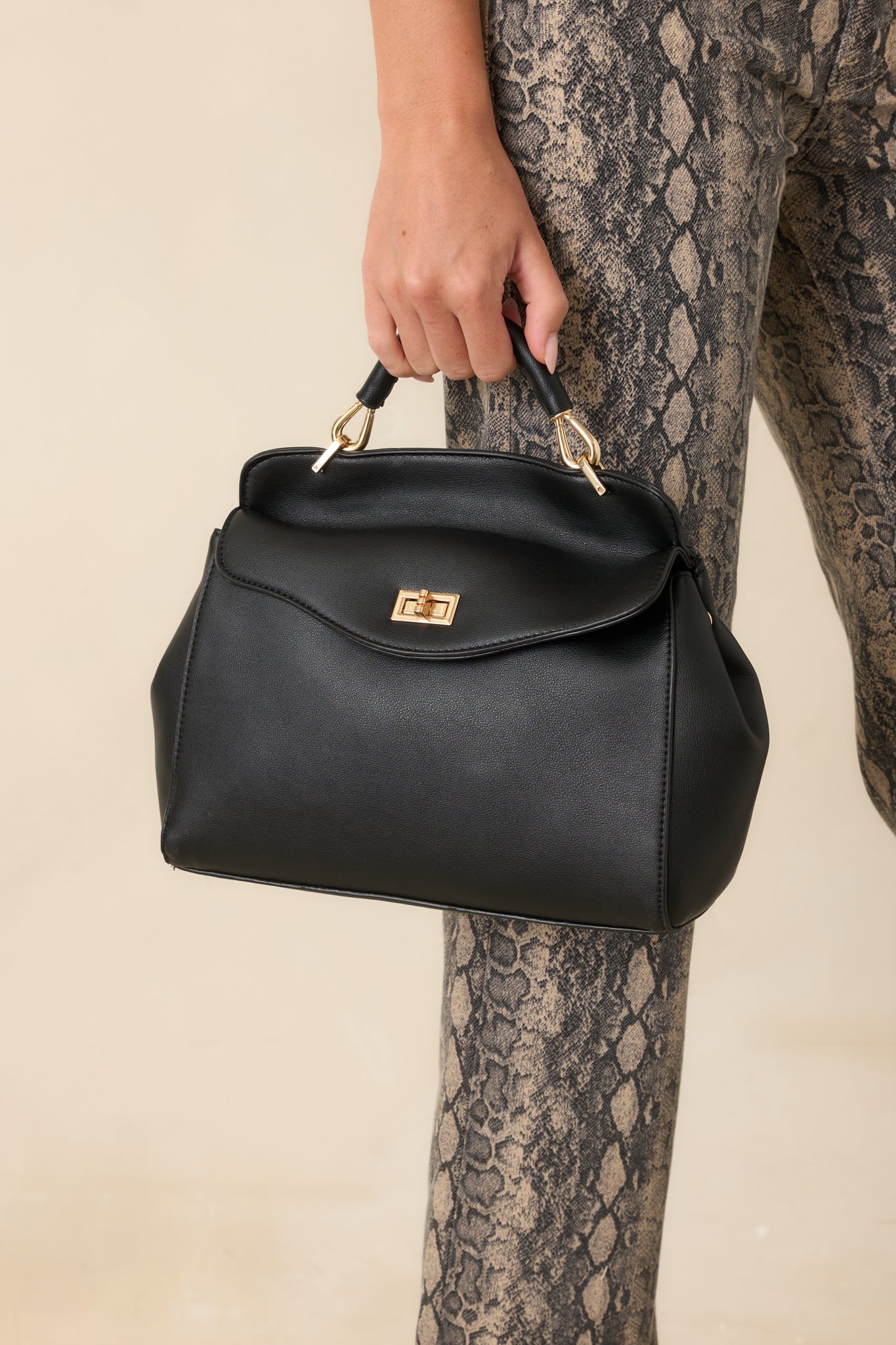 Bolso negro de polipiel