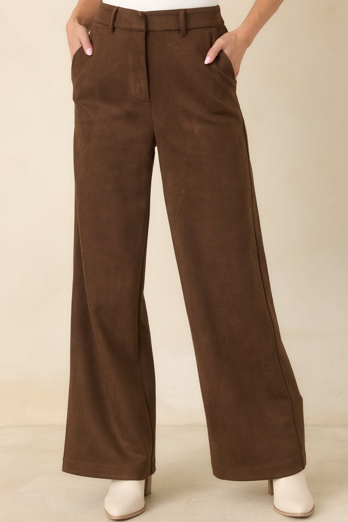 Pantalones marrones de pierna ancha