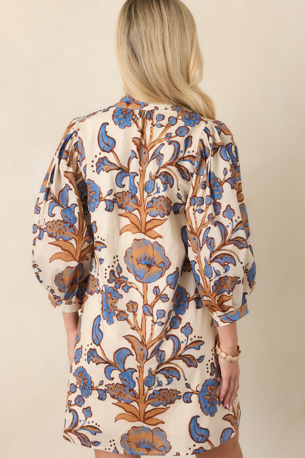 Vestido mini de algodón floral en marfil y azul