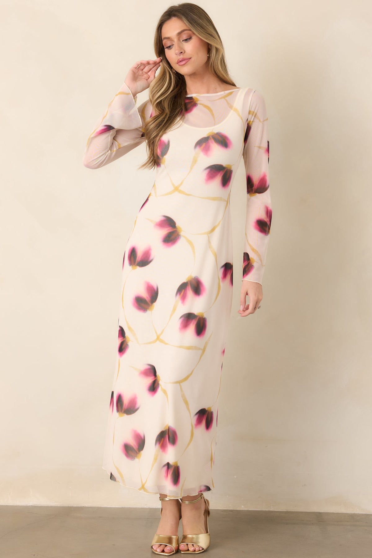 Vestido de malla floral color marfil