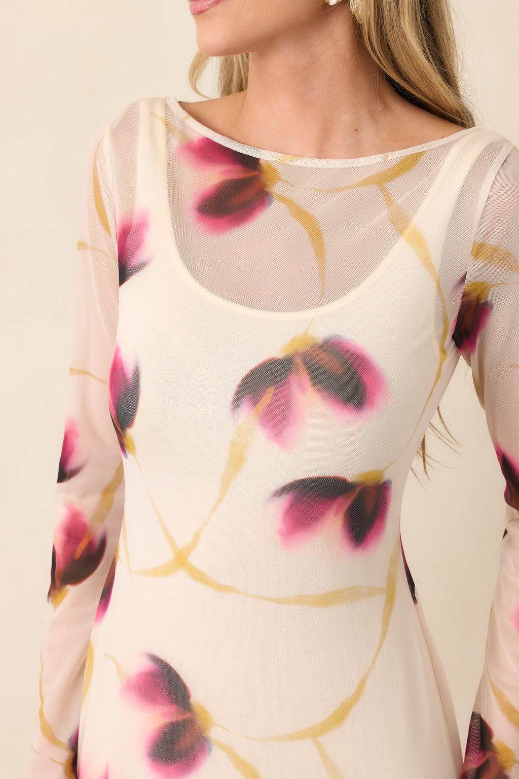 Vestido de malla floral color marfil