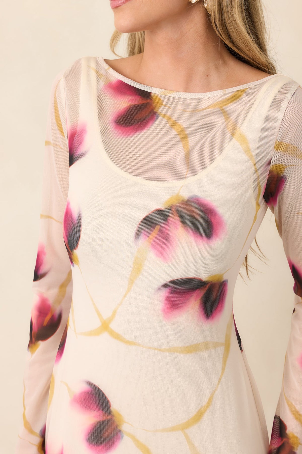 Vestido de malla floral color marfil
