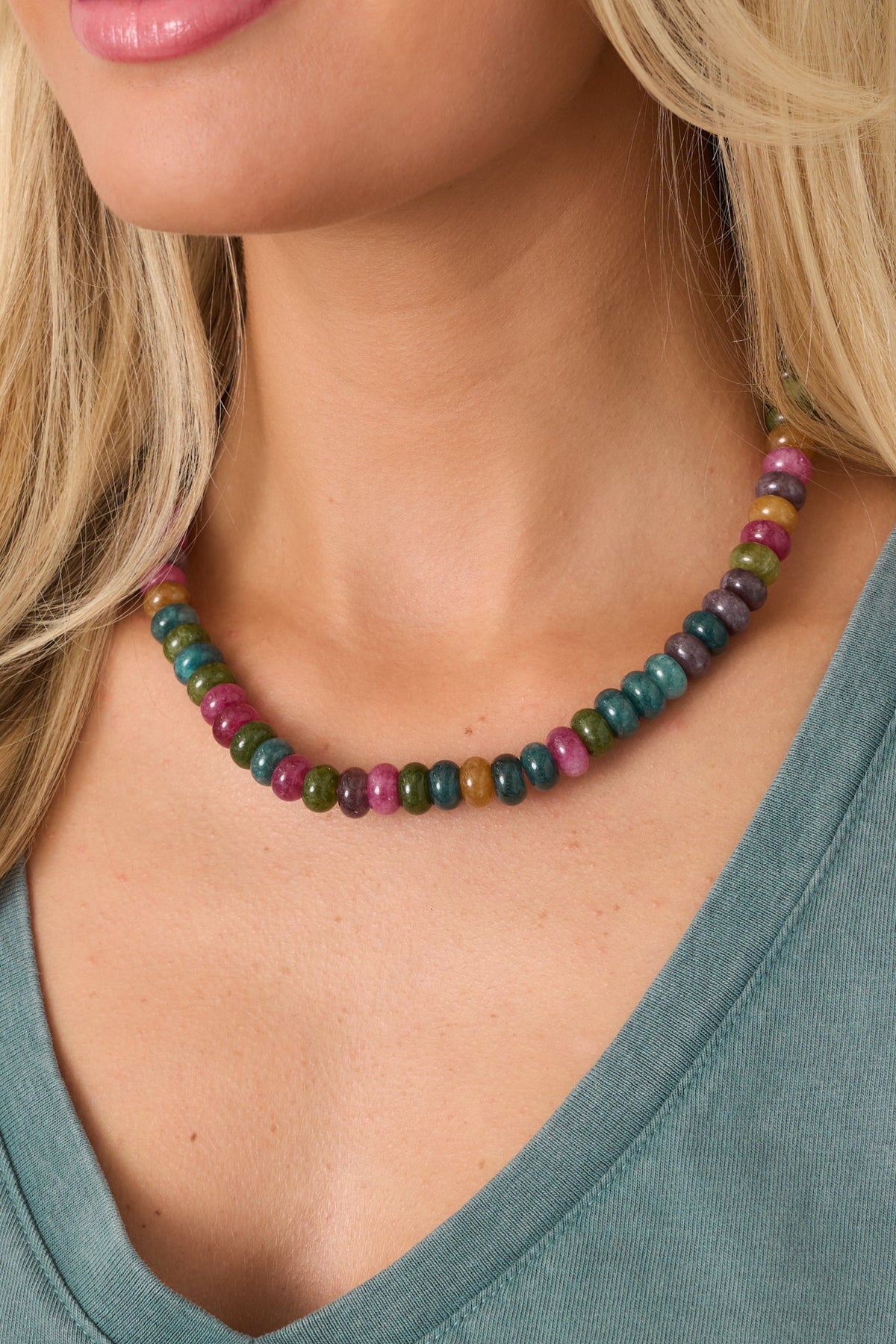 Collar de cuentas True Colors con múltiples discos en tonos joya
