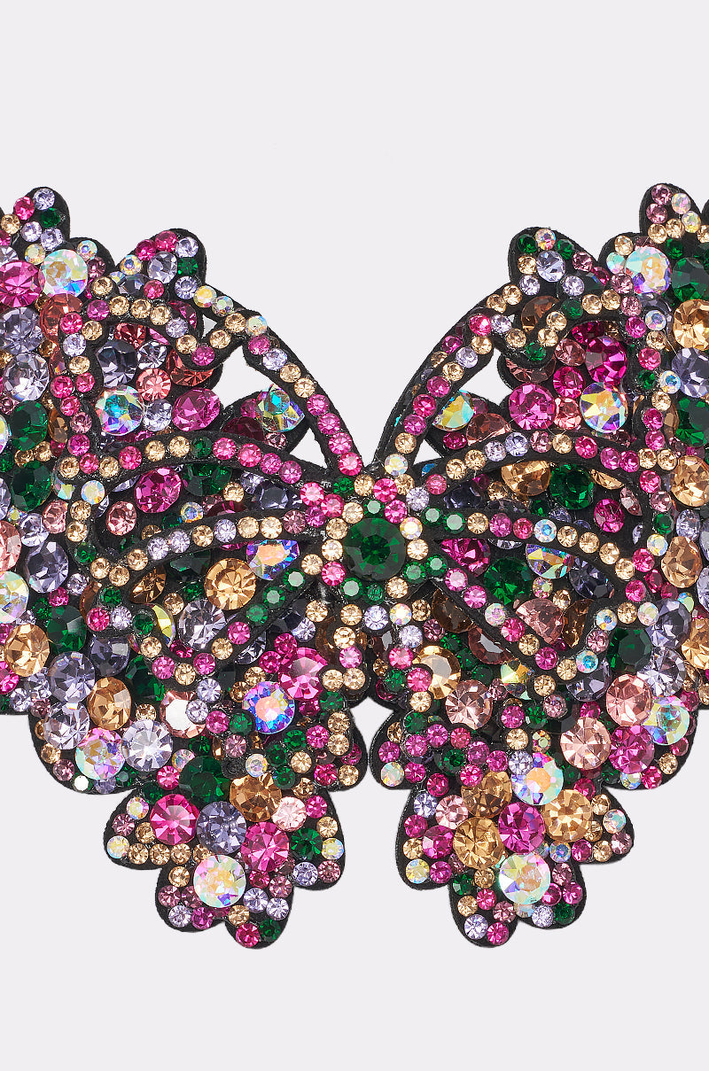 Pinza para el cabello con mariposa en vuelo