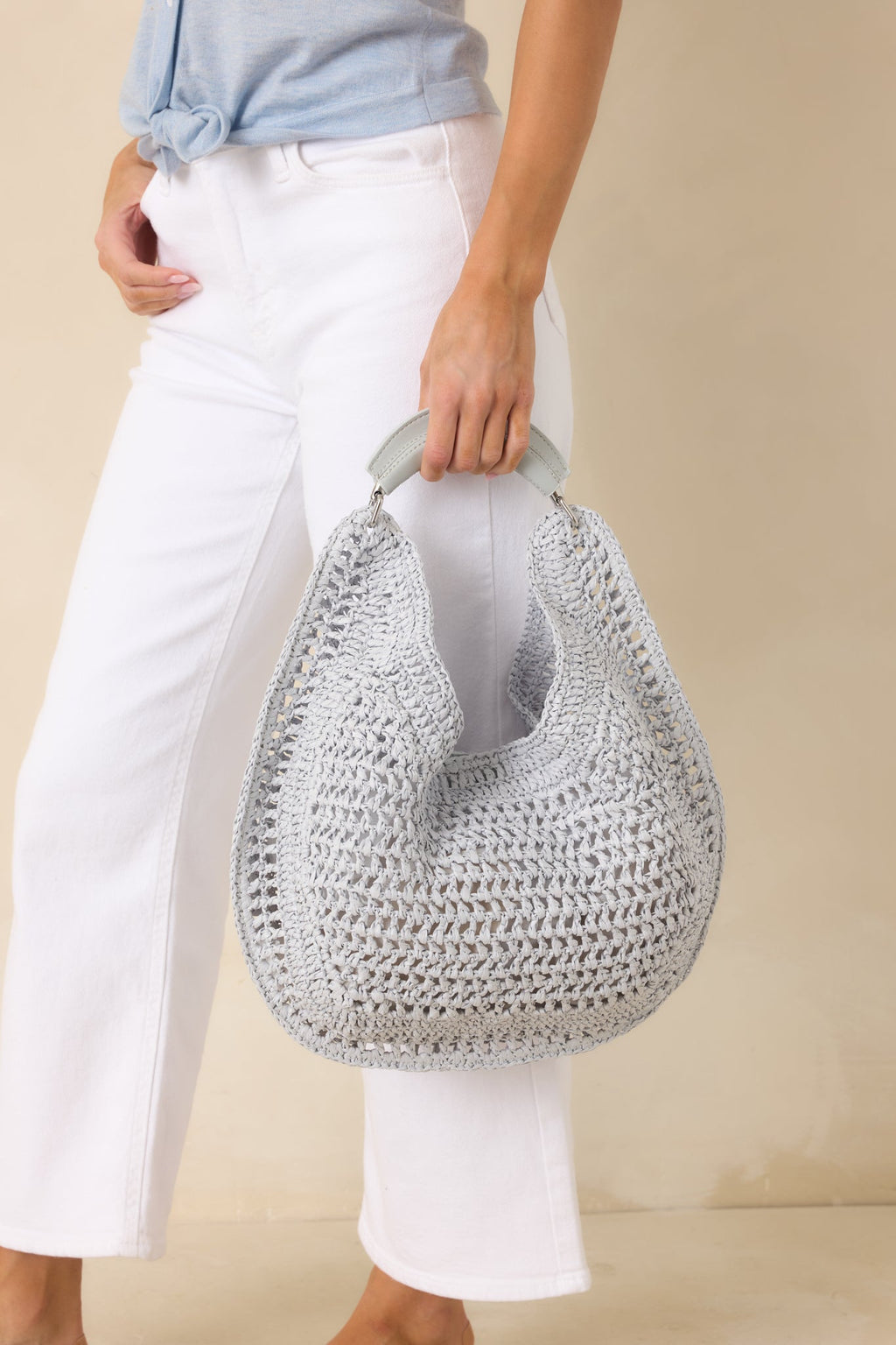 Bolso de hombro holgado tejido en azul claro