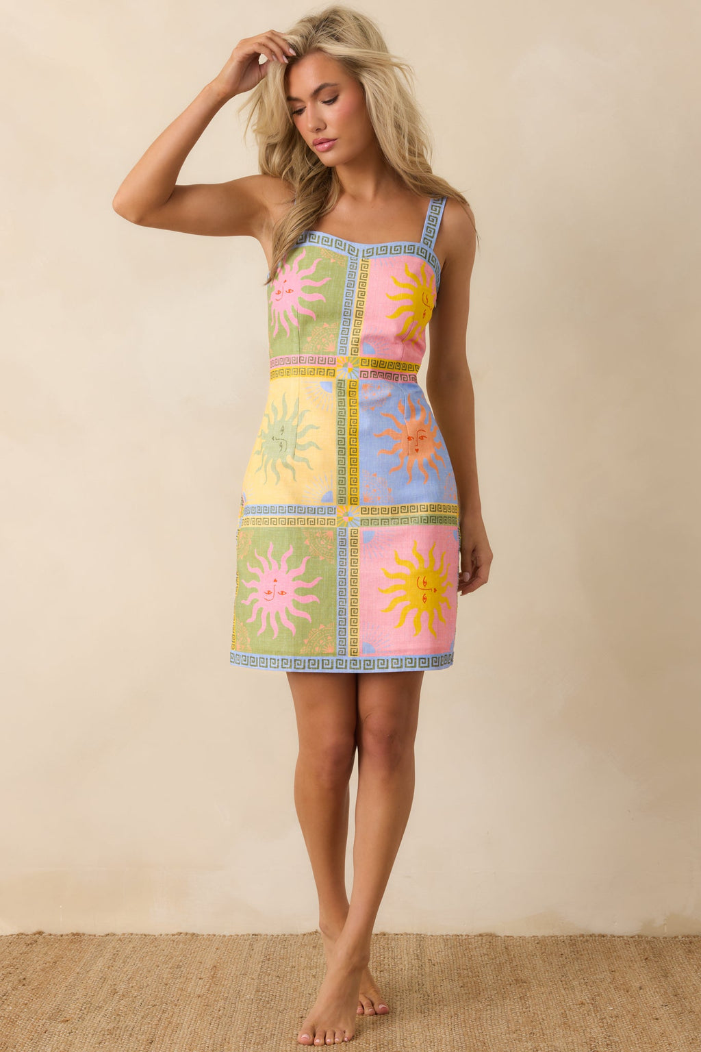 Vestido mini de mezcla de lino Paradisa Thira con vibrante estampado multicolor de soles