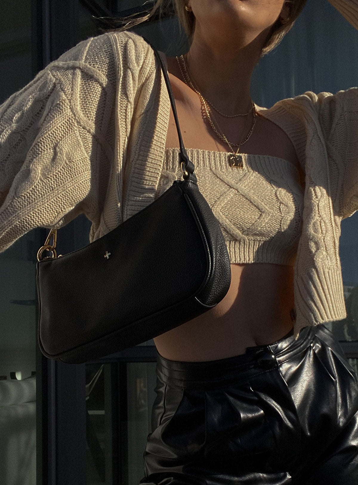 Bolso de cuero negro