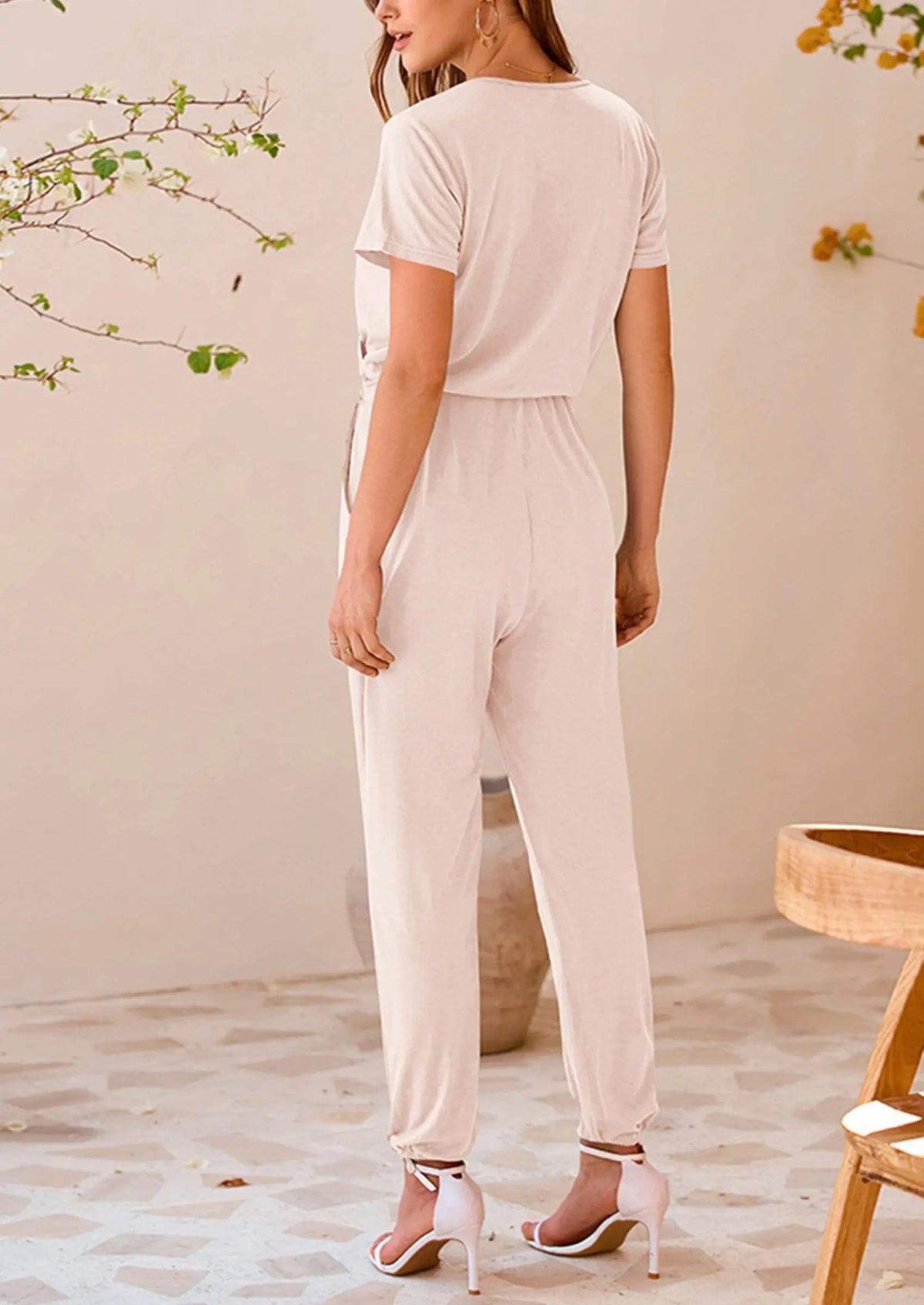 Mono elegante para mujer