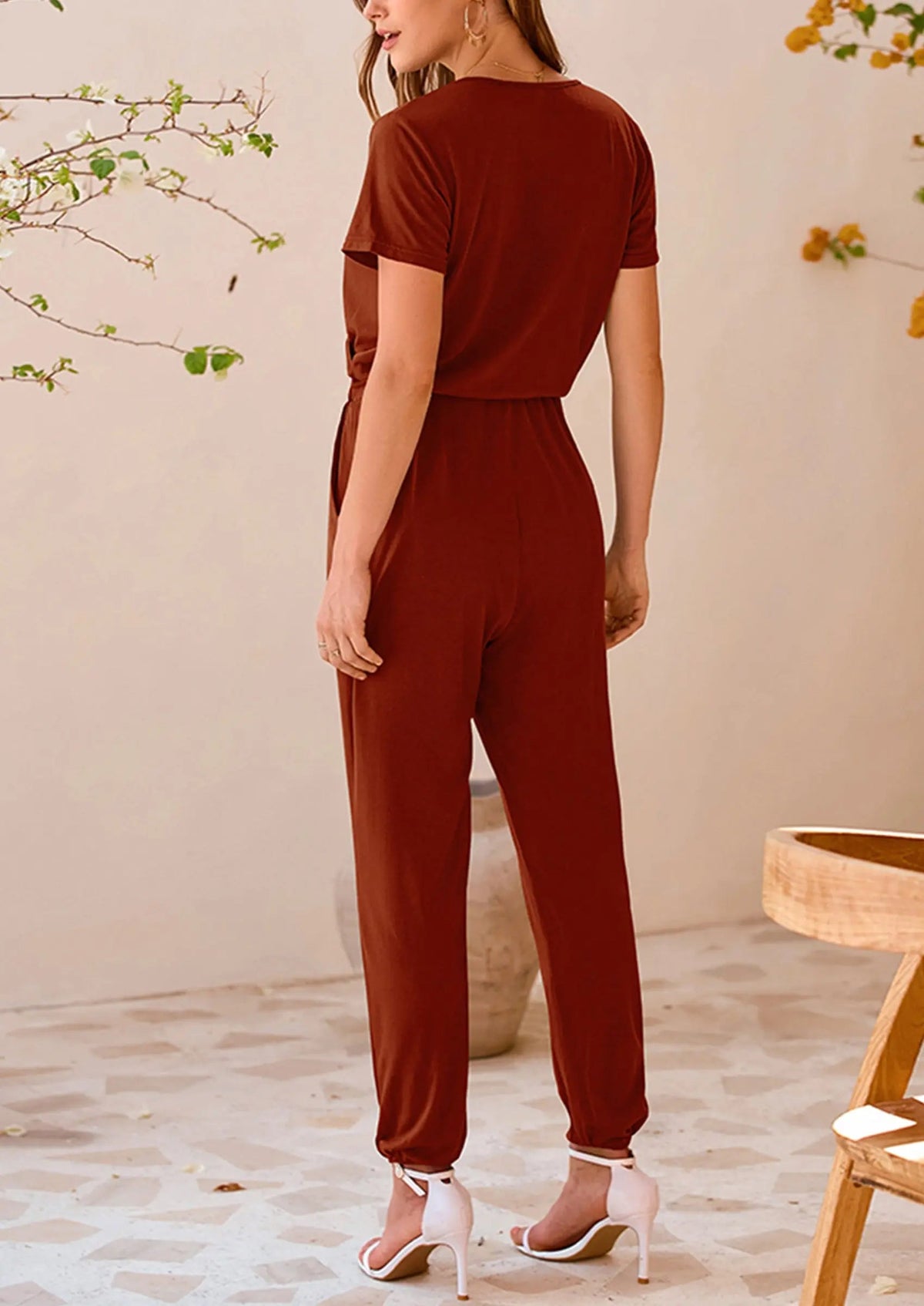 Mono elegante para mujer