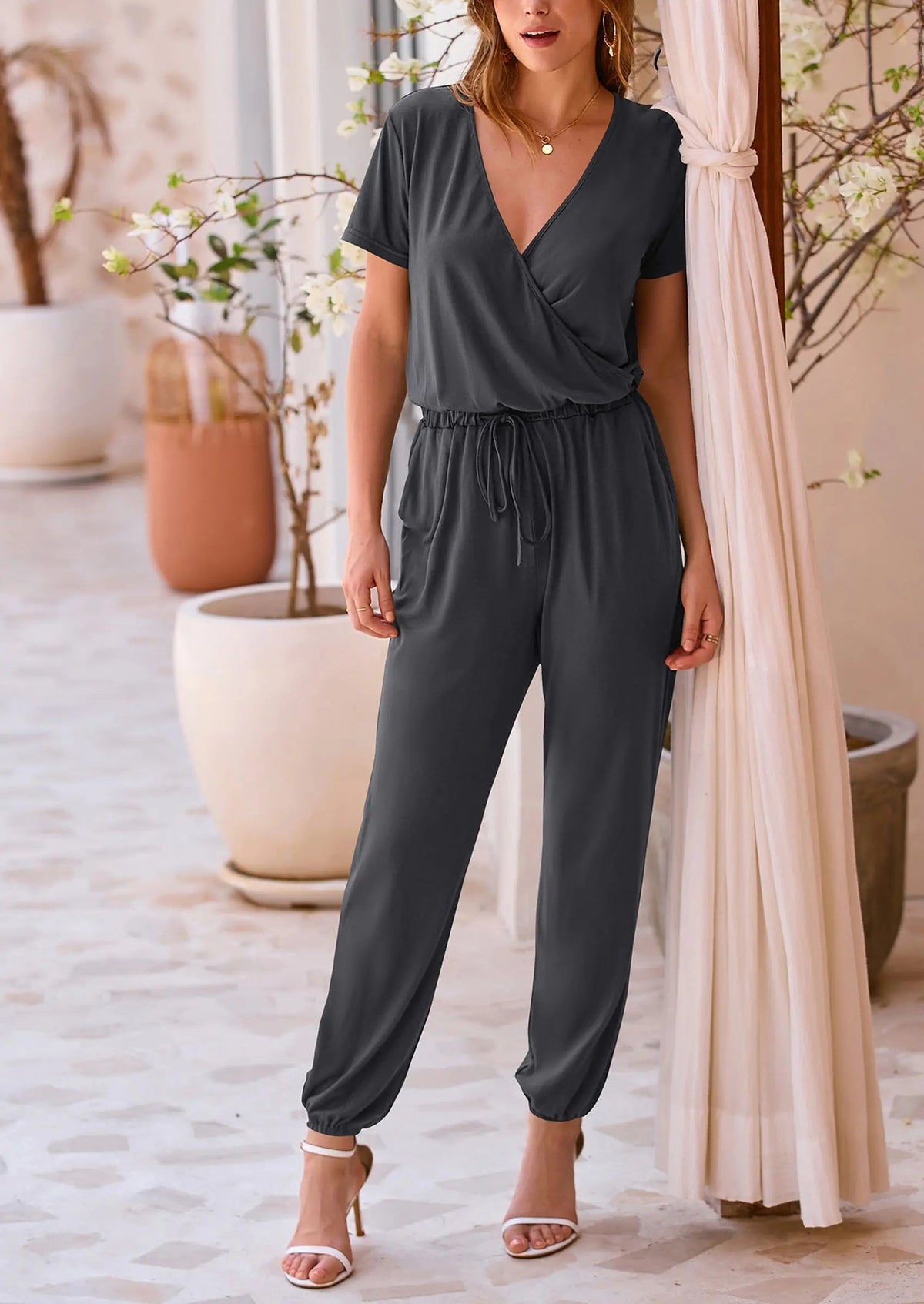 Mono elegante para mujer