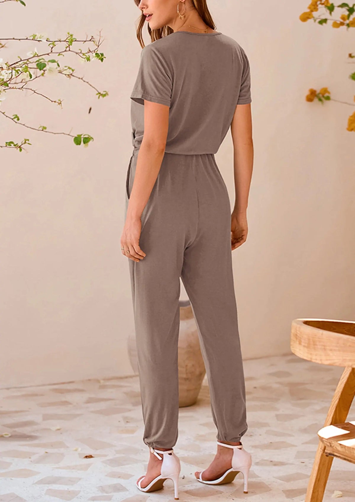 Mono elegante para mujer