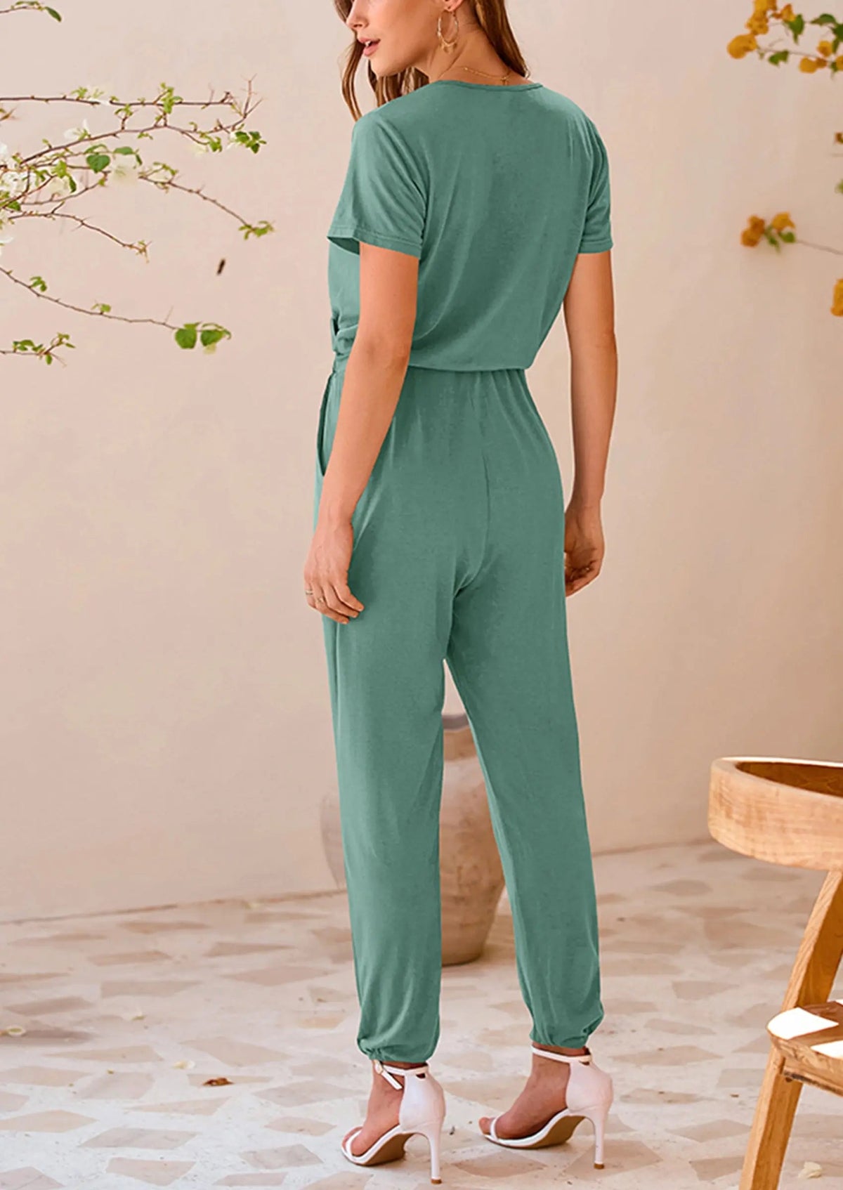 Mono elegante para mujer