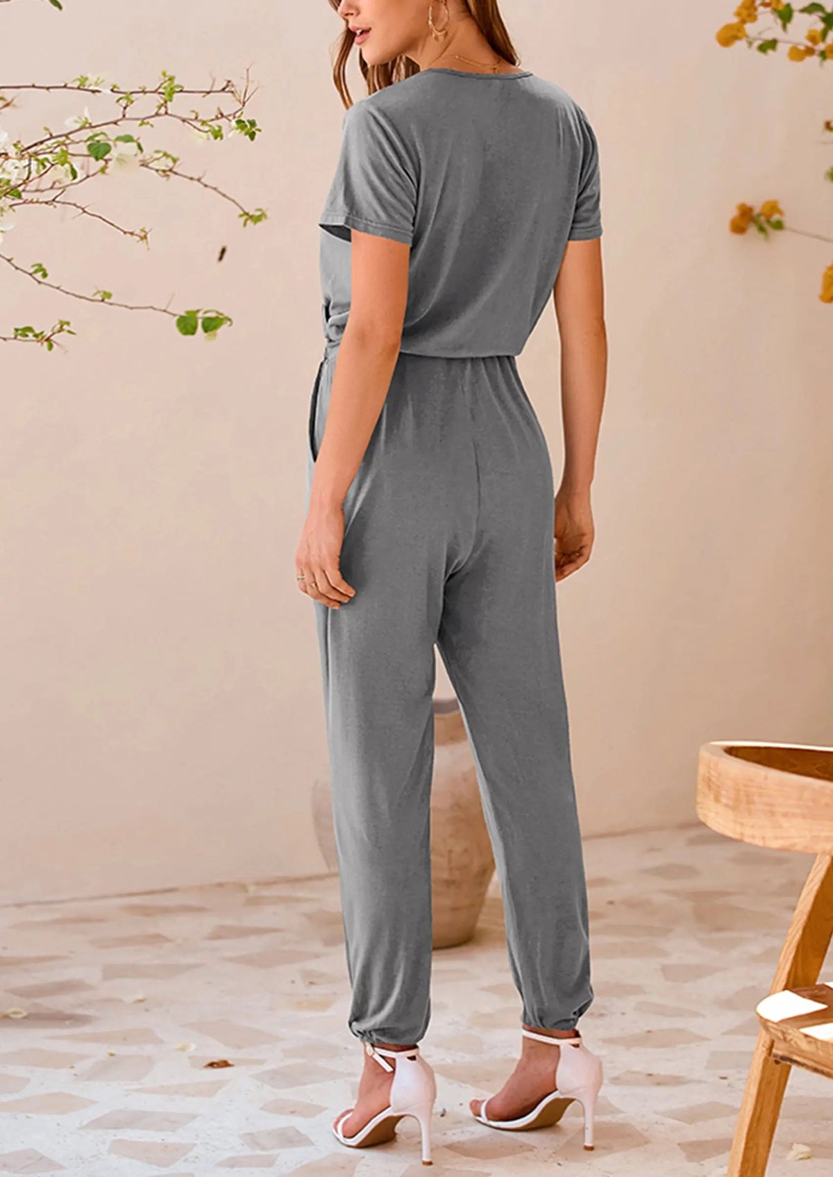 Mono elegante para mujer