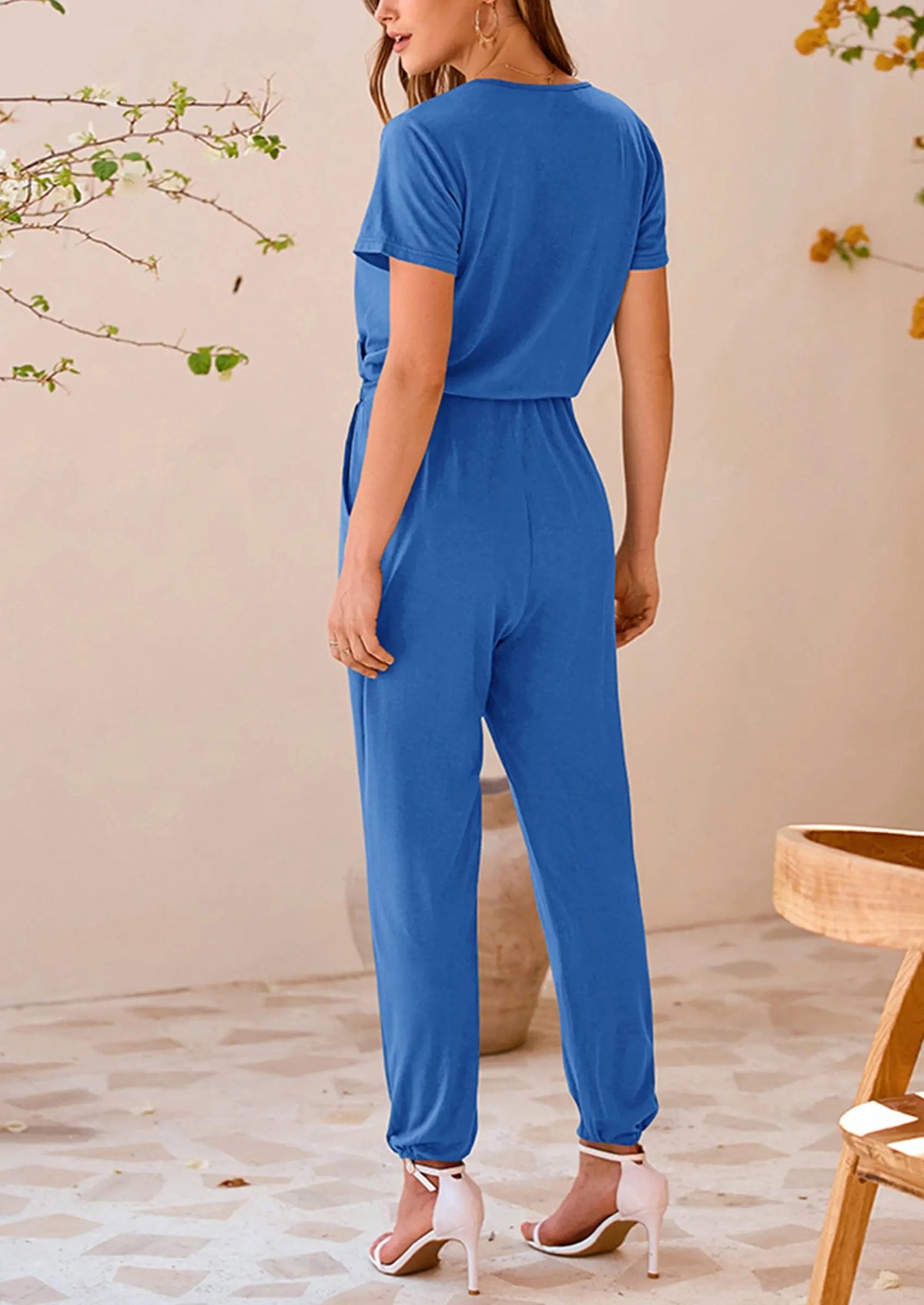 Mono elegante para mujer