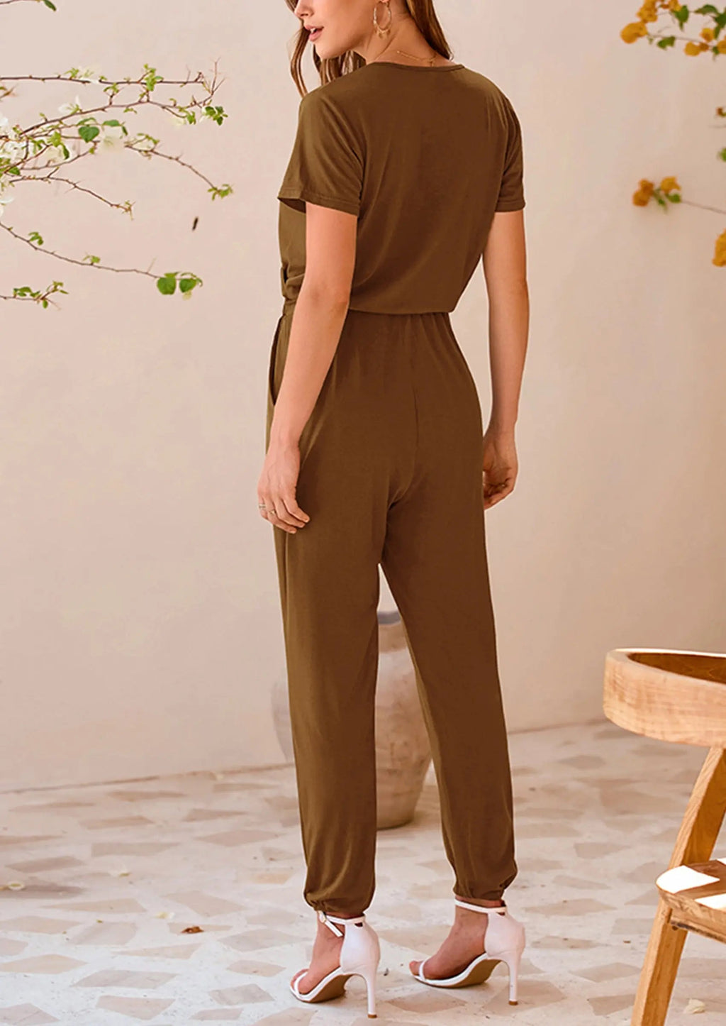 Mono elegante para mujer