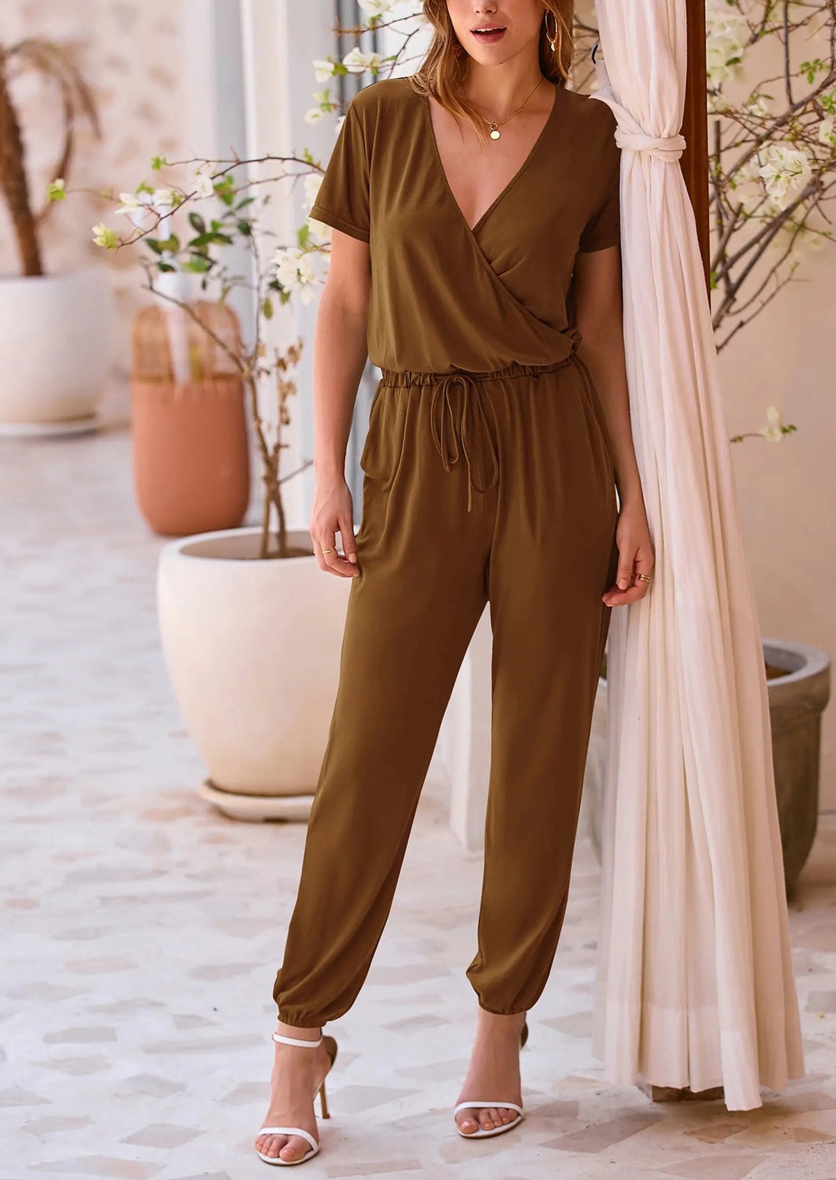 Mono elegante para mujer