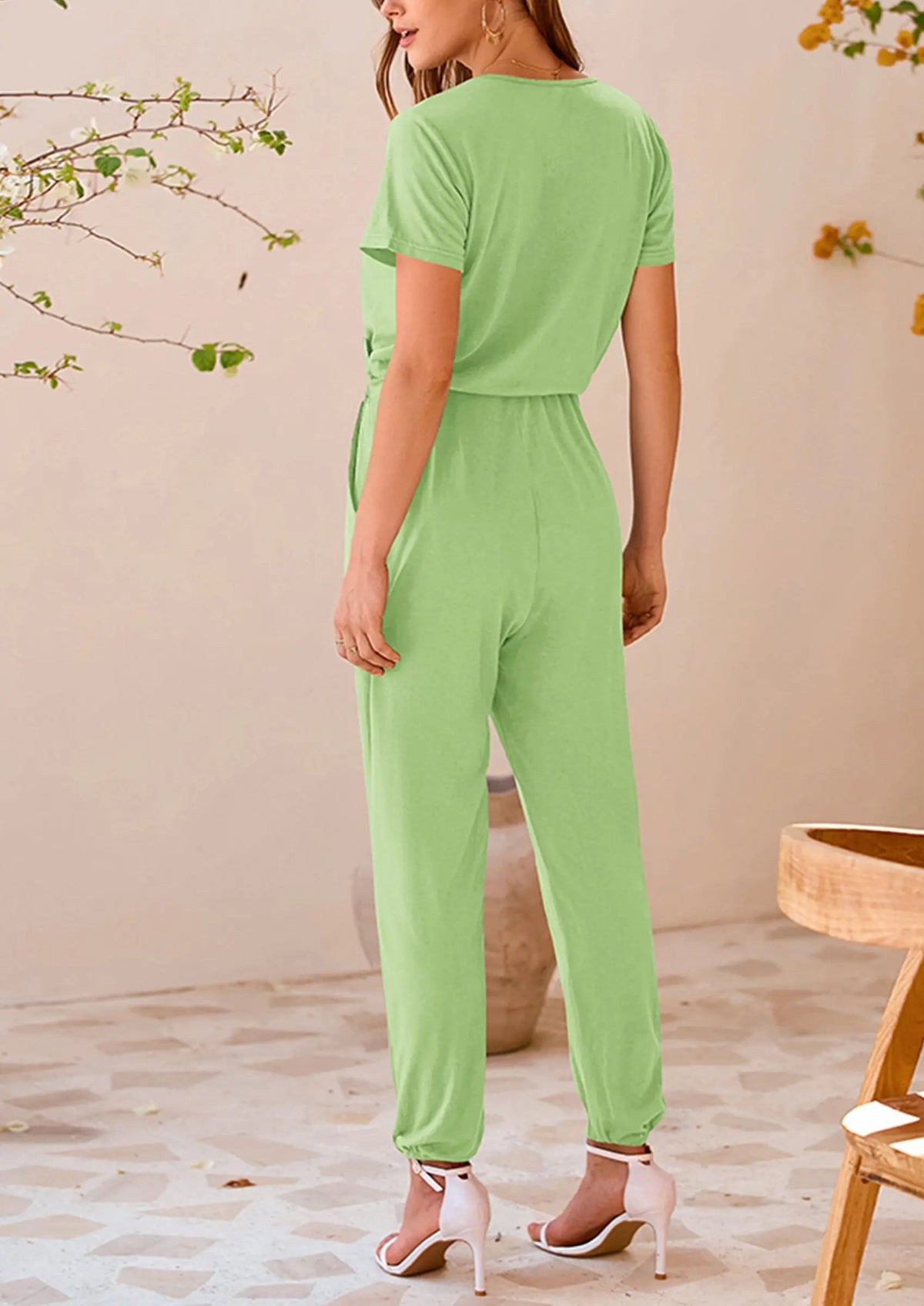 Mono elegante para mujer
