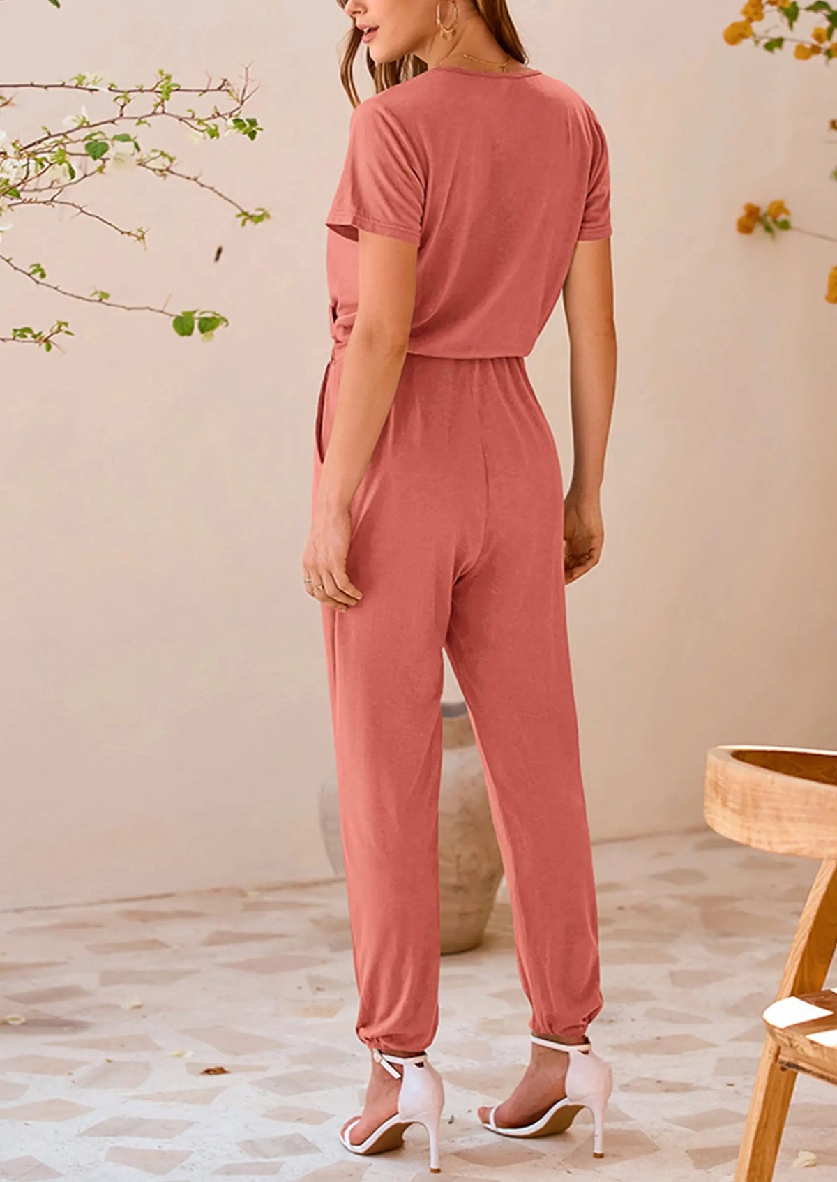 Mono elegante para mujer