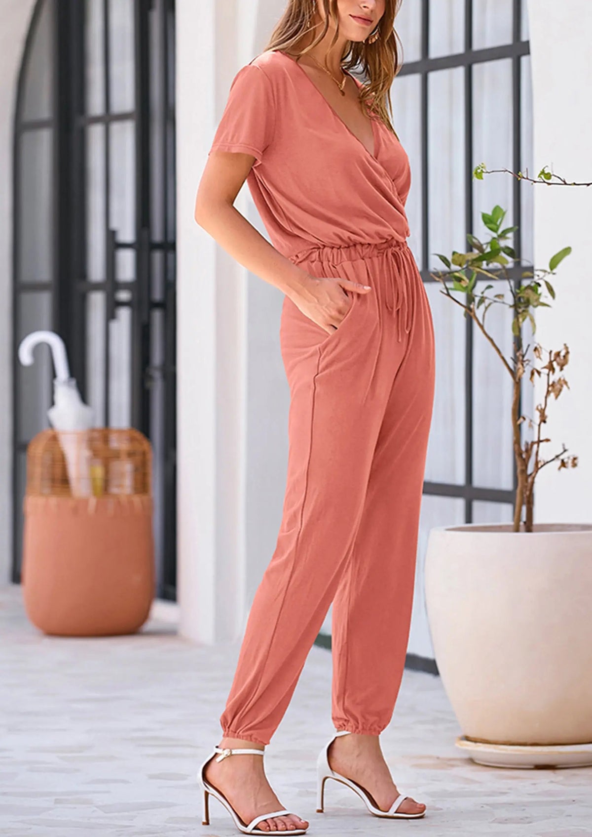 Mono elegante para mujer