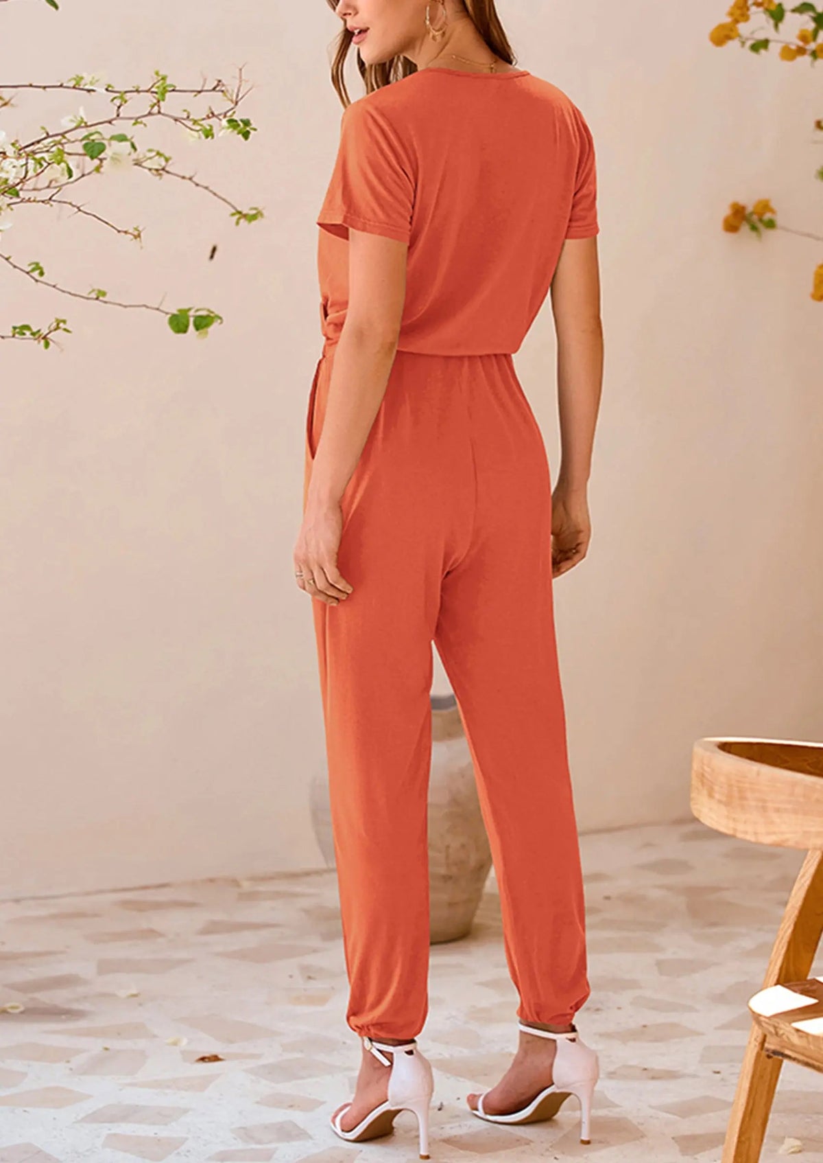 Mono elegante para mujer