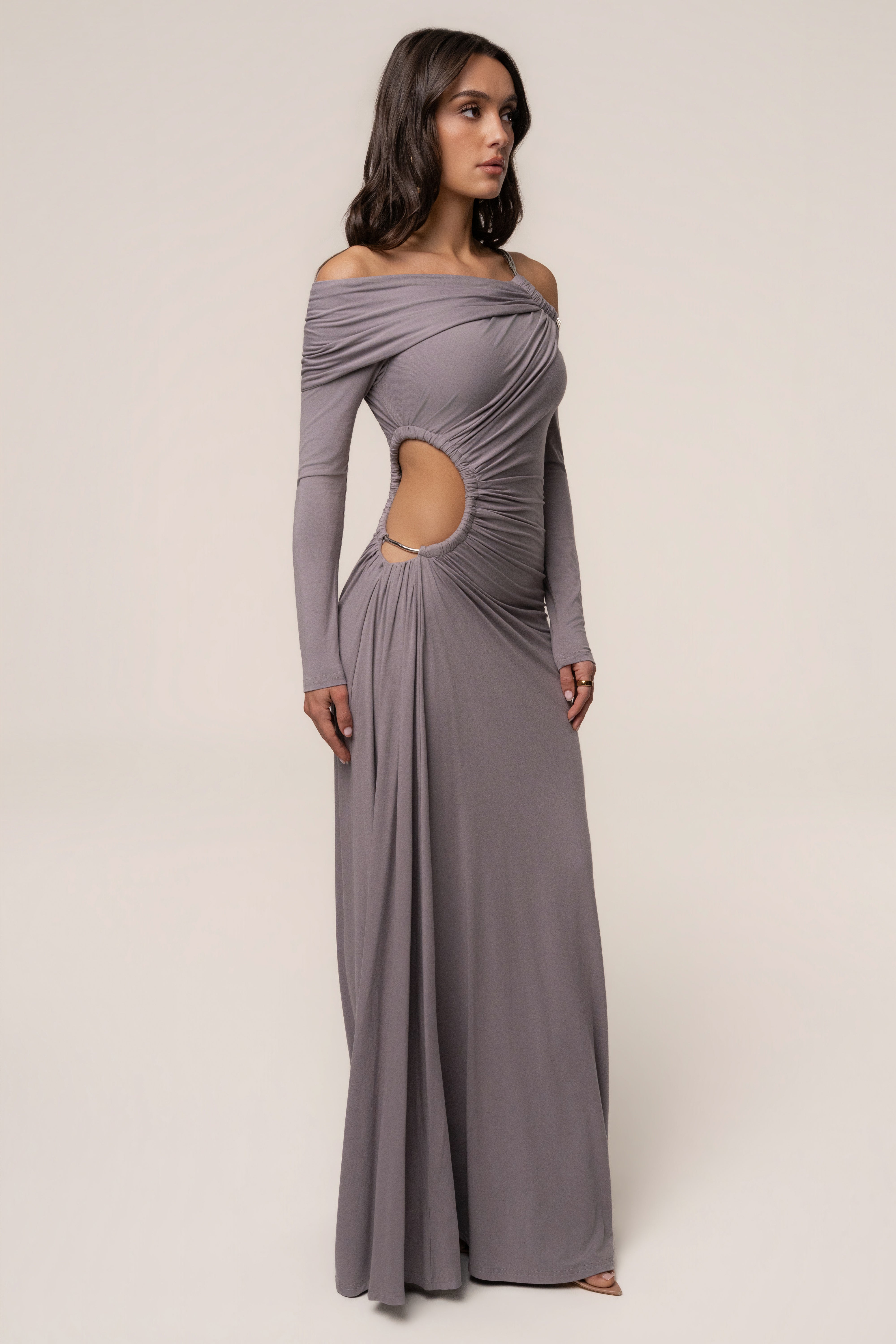 Vestido gris y dorado