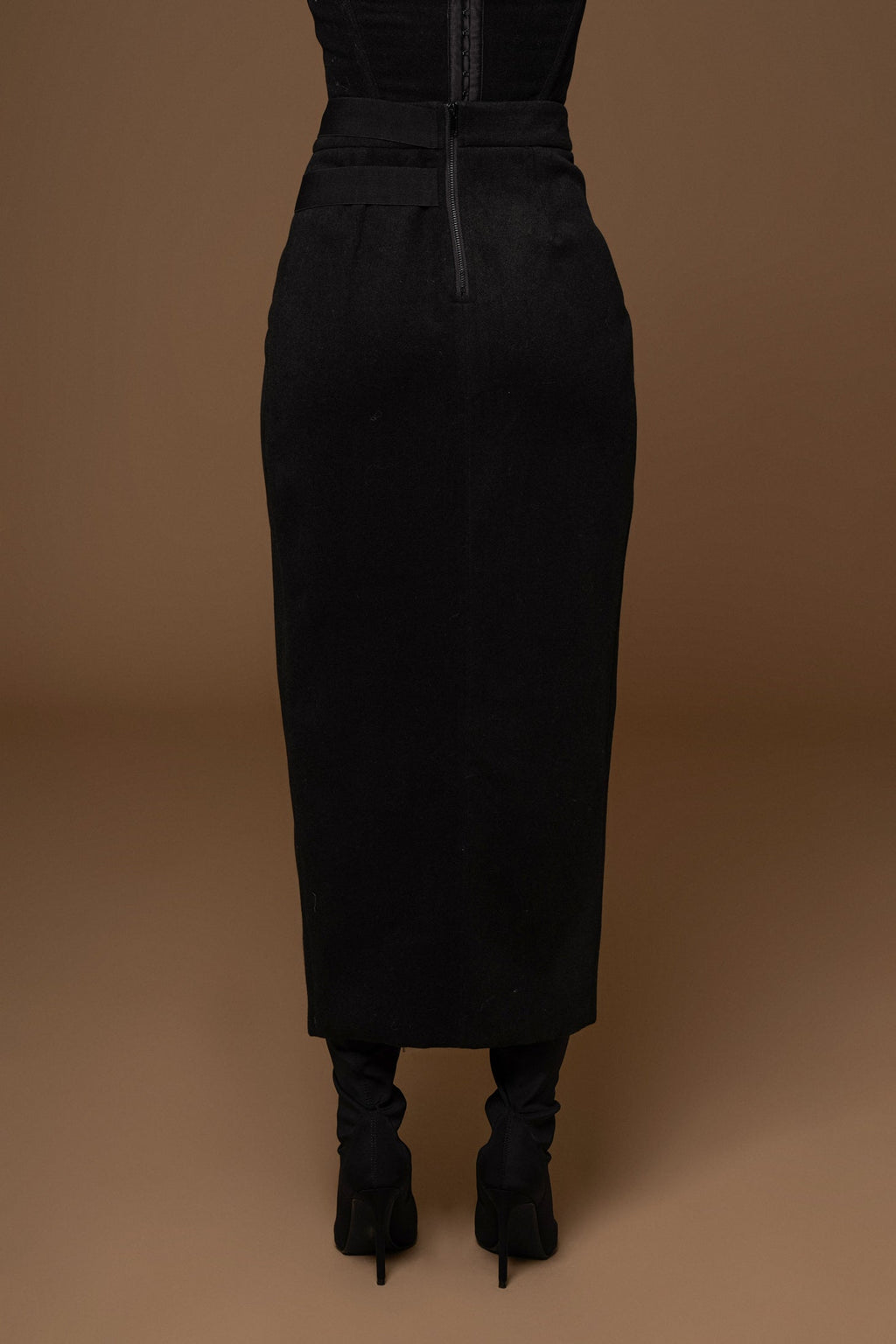 Falda Gisele negra elegante con abertura
