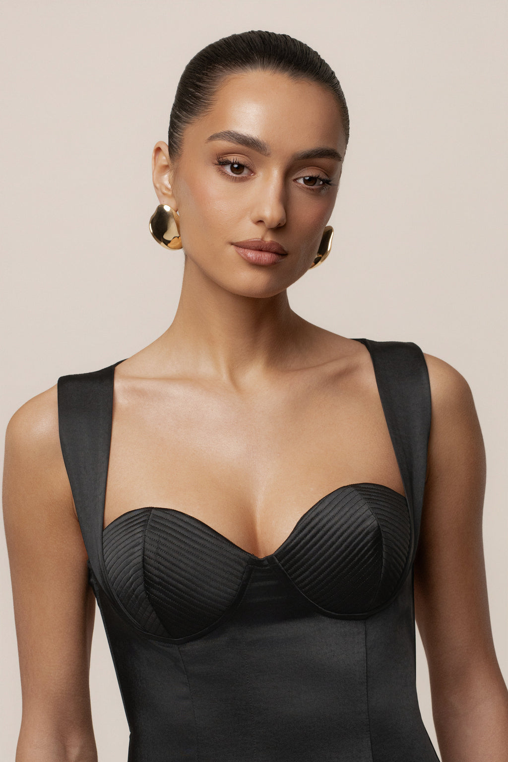Vestido largo de satén negro Amour
