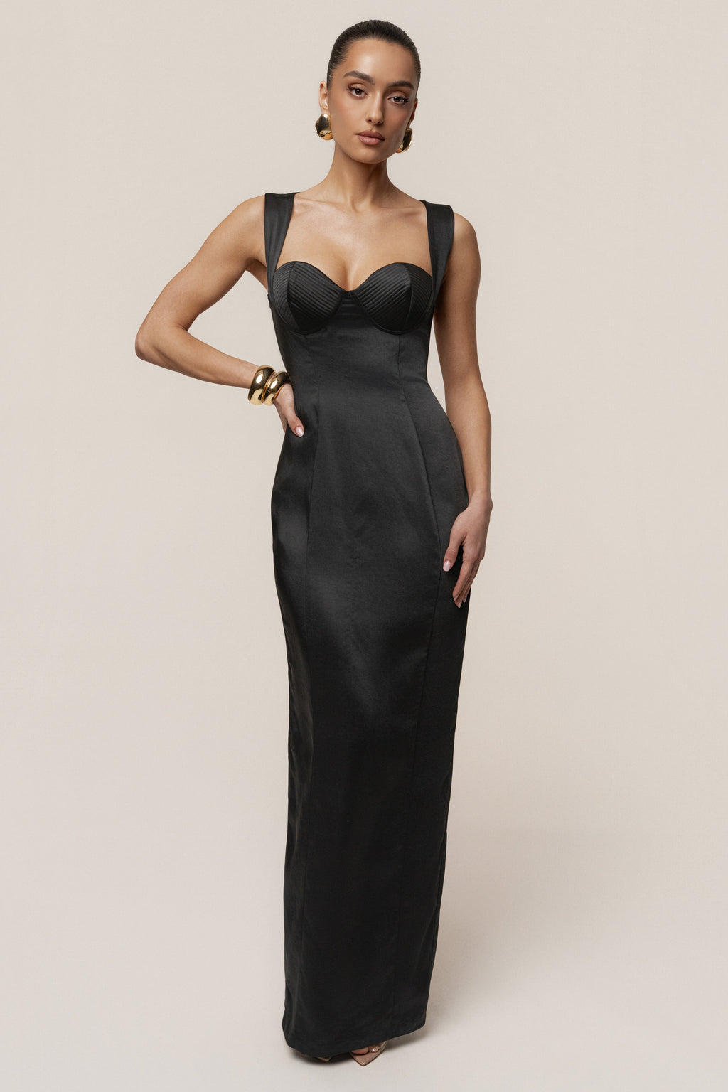 Vestido largo de satén negro Amour