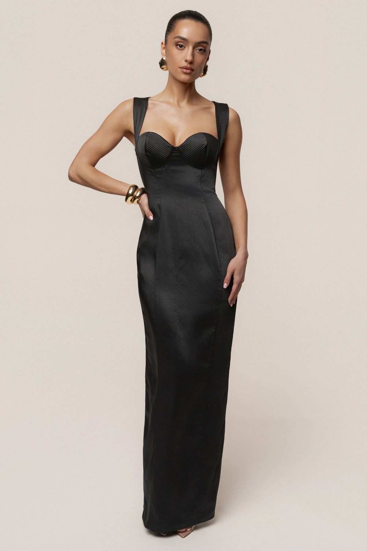 Vestido largo de satén negro Amour