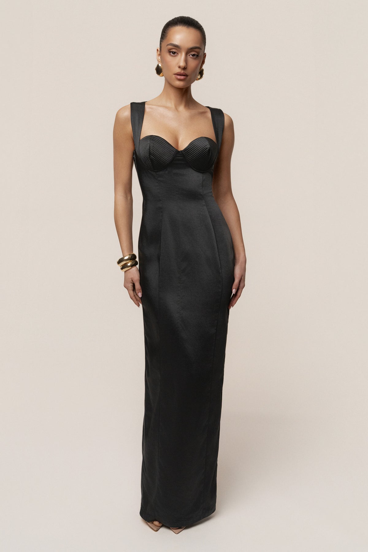Vestido largo de satén negro Amour