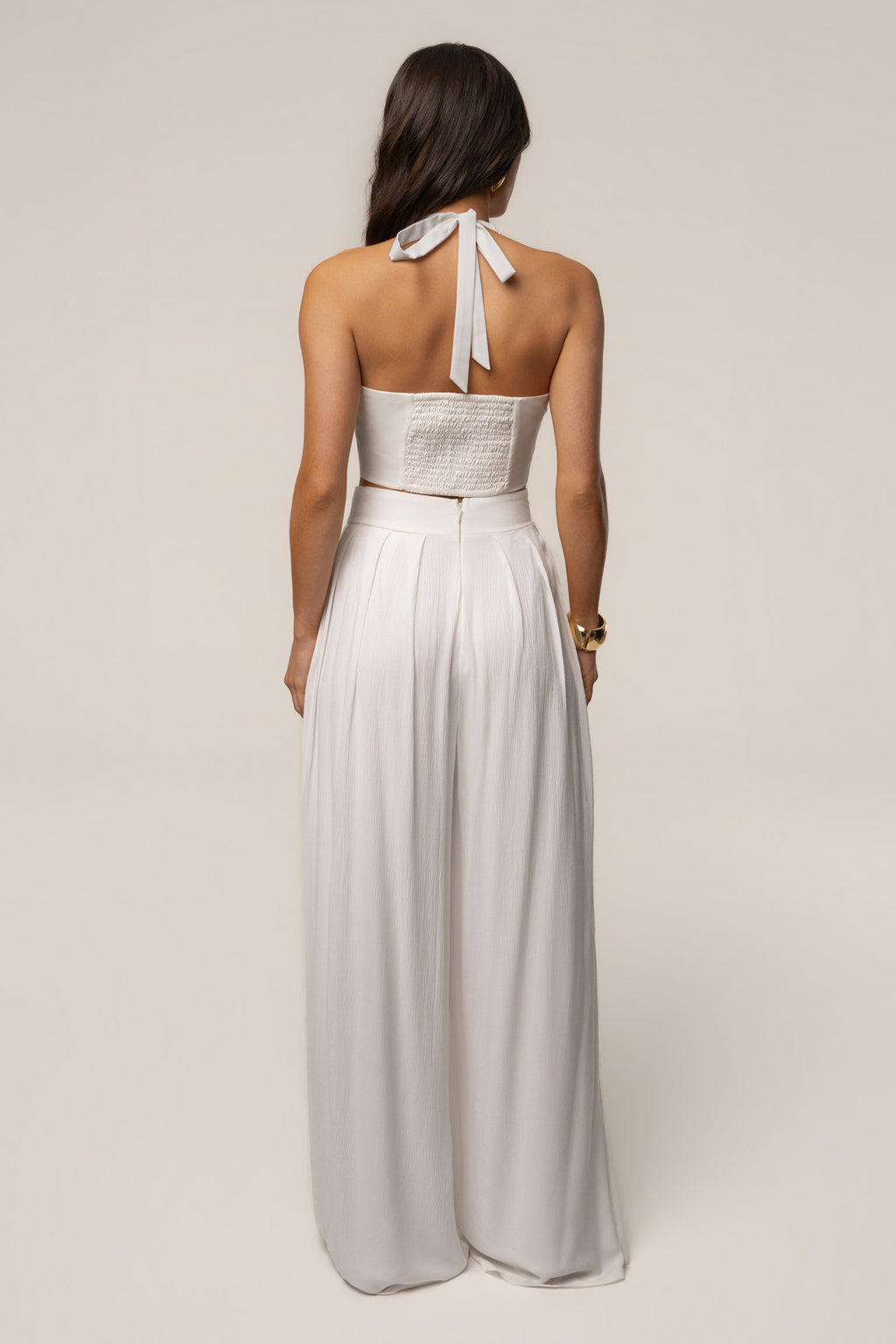 Pantalones blancos plisados elegantes