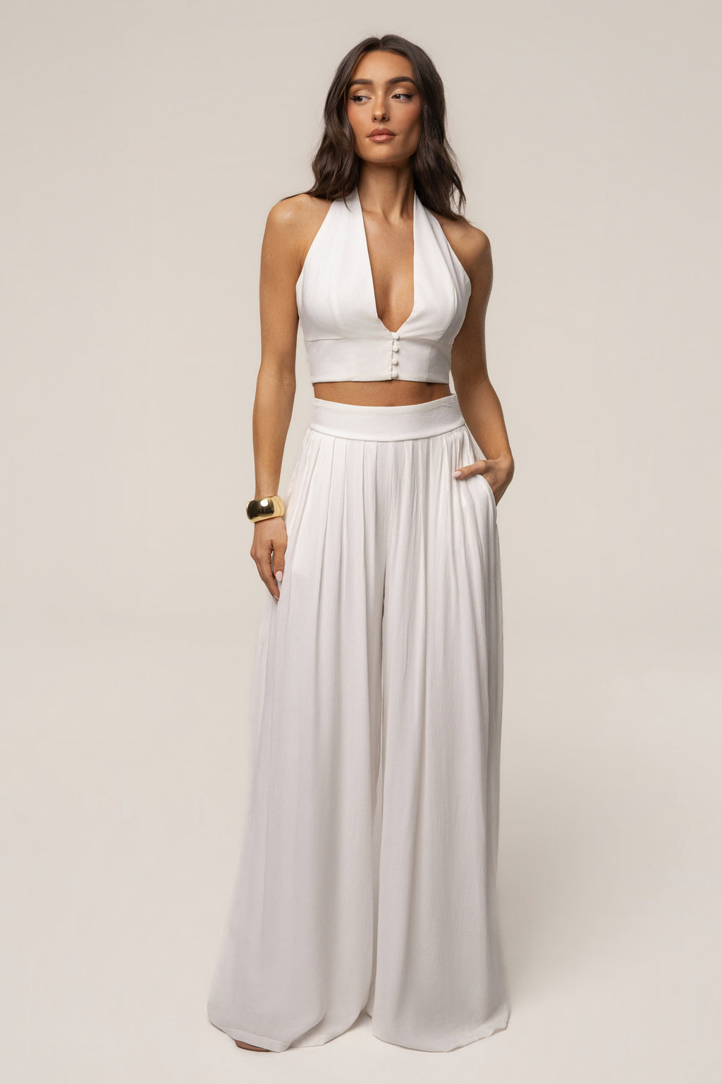 Pantalones blancos plisados elegantes
