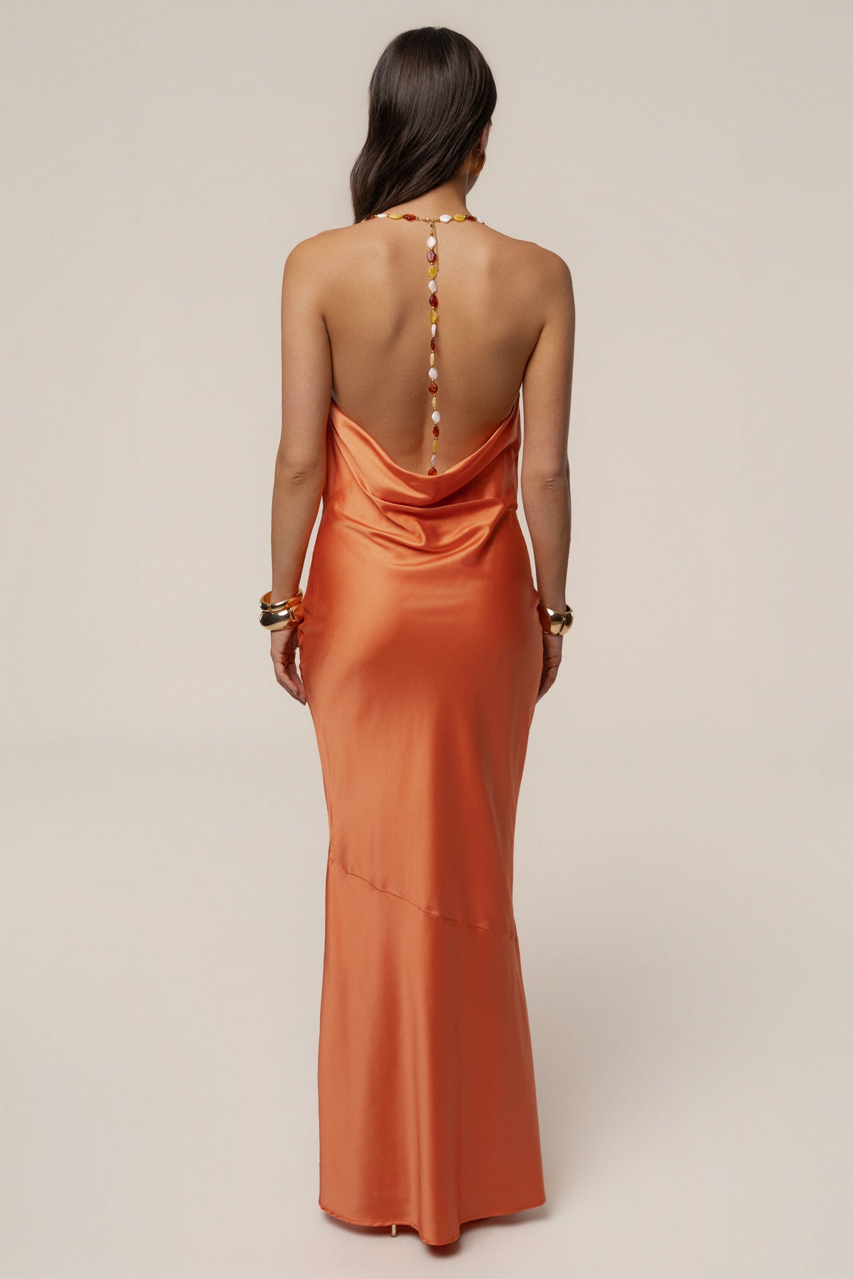 Elegante vestido maxi naranja Bethani